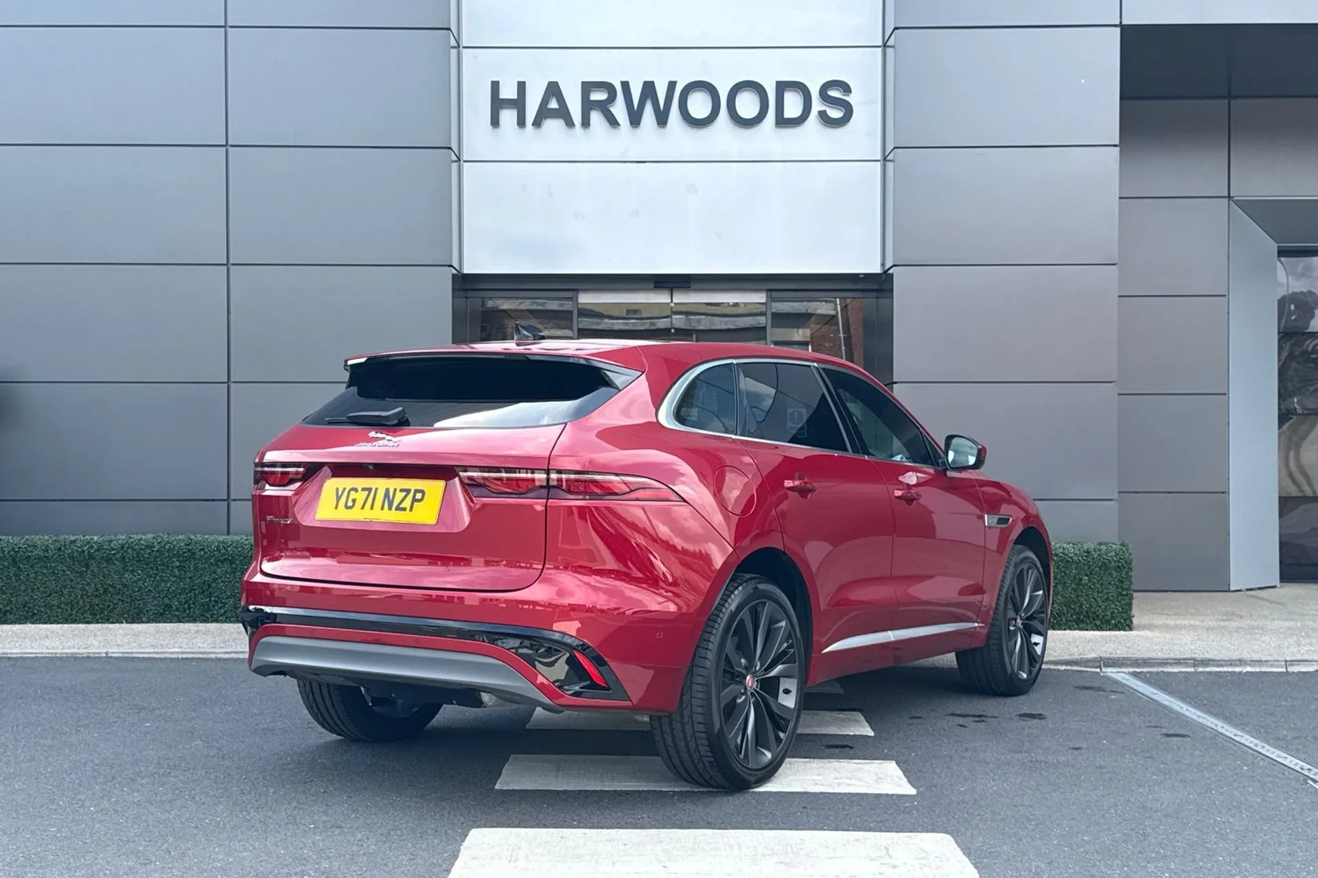 Jaguar F-PACE thumbnail image number 7