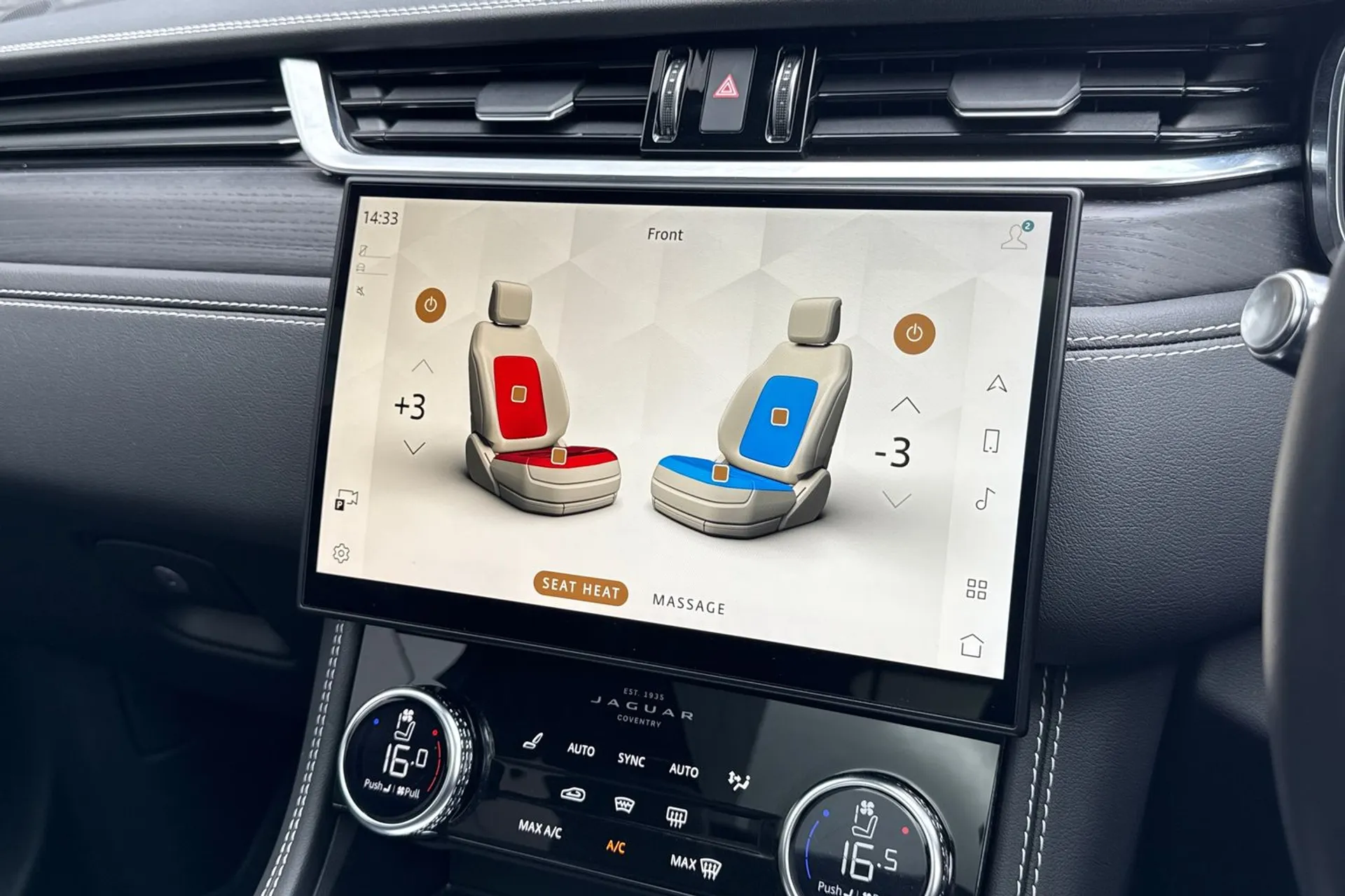 Jaguar F-PACE thumbnail image number 22