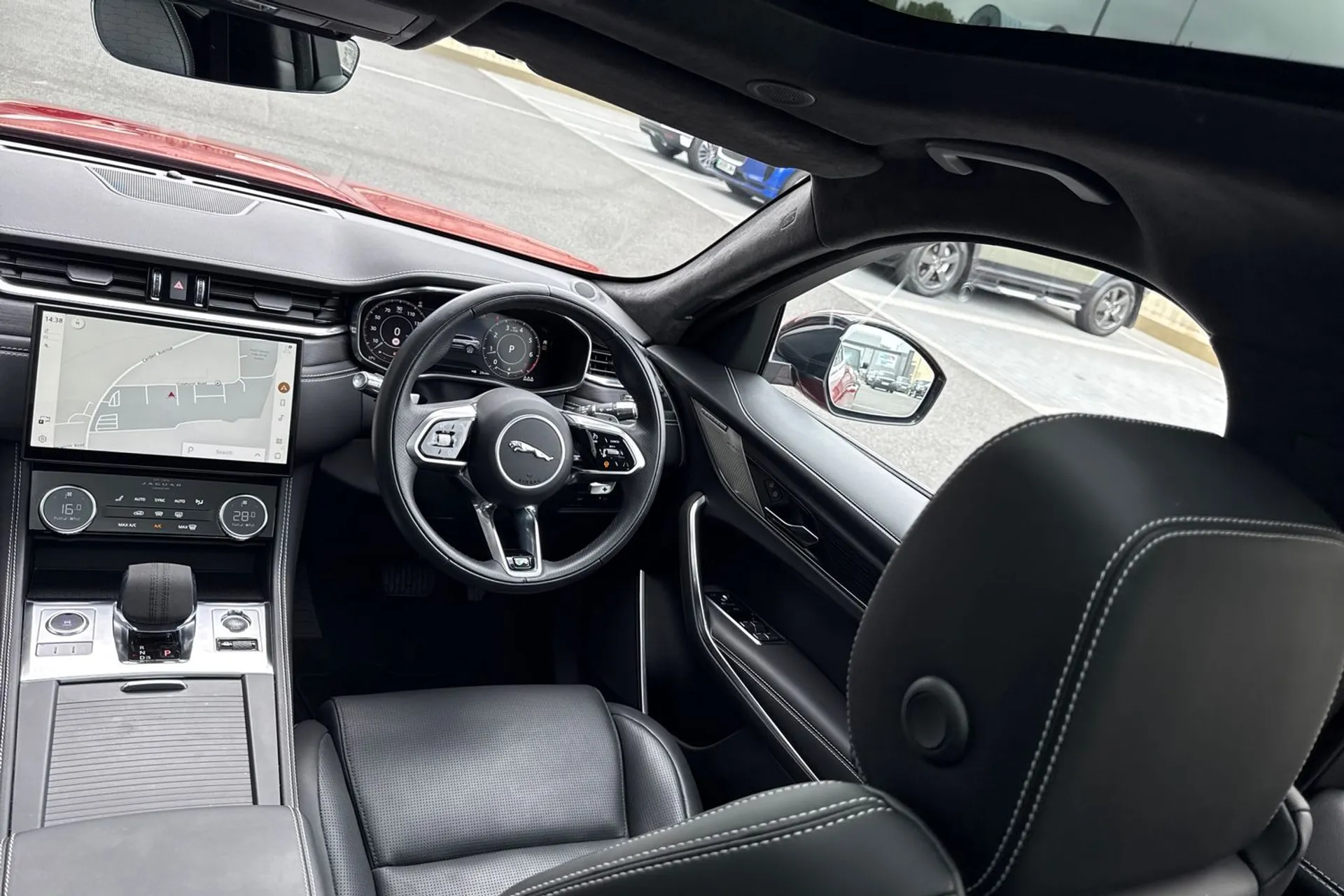 Jaguar F-PACE thumbnail image number 50