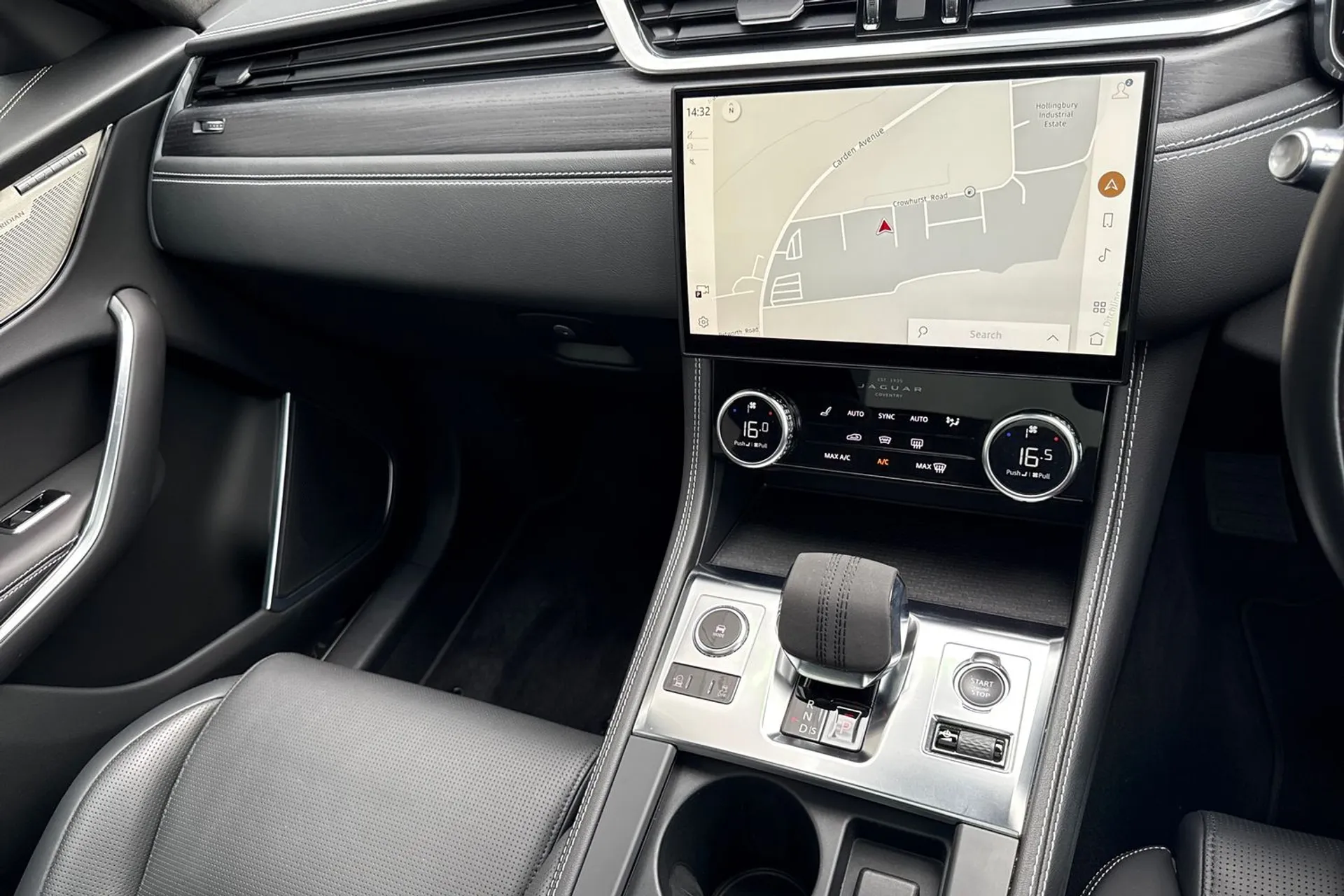 Jaguar F-PACE thumbnail image number 42