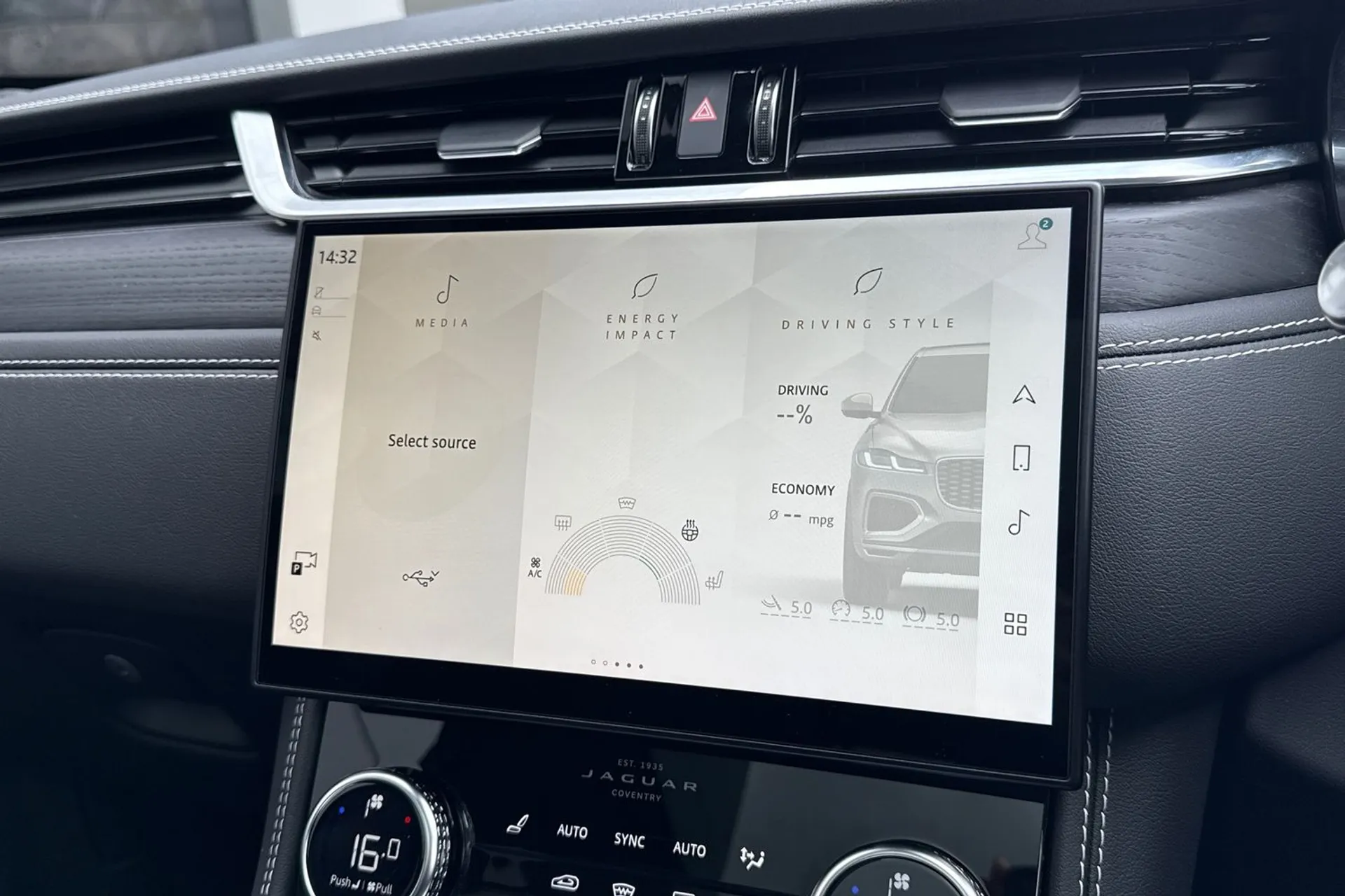Jaguar F-PACE thumbnail image number 68