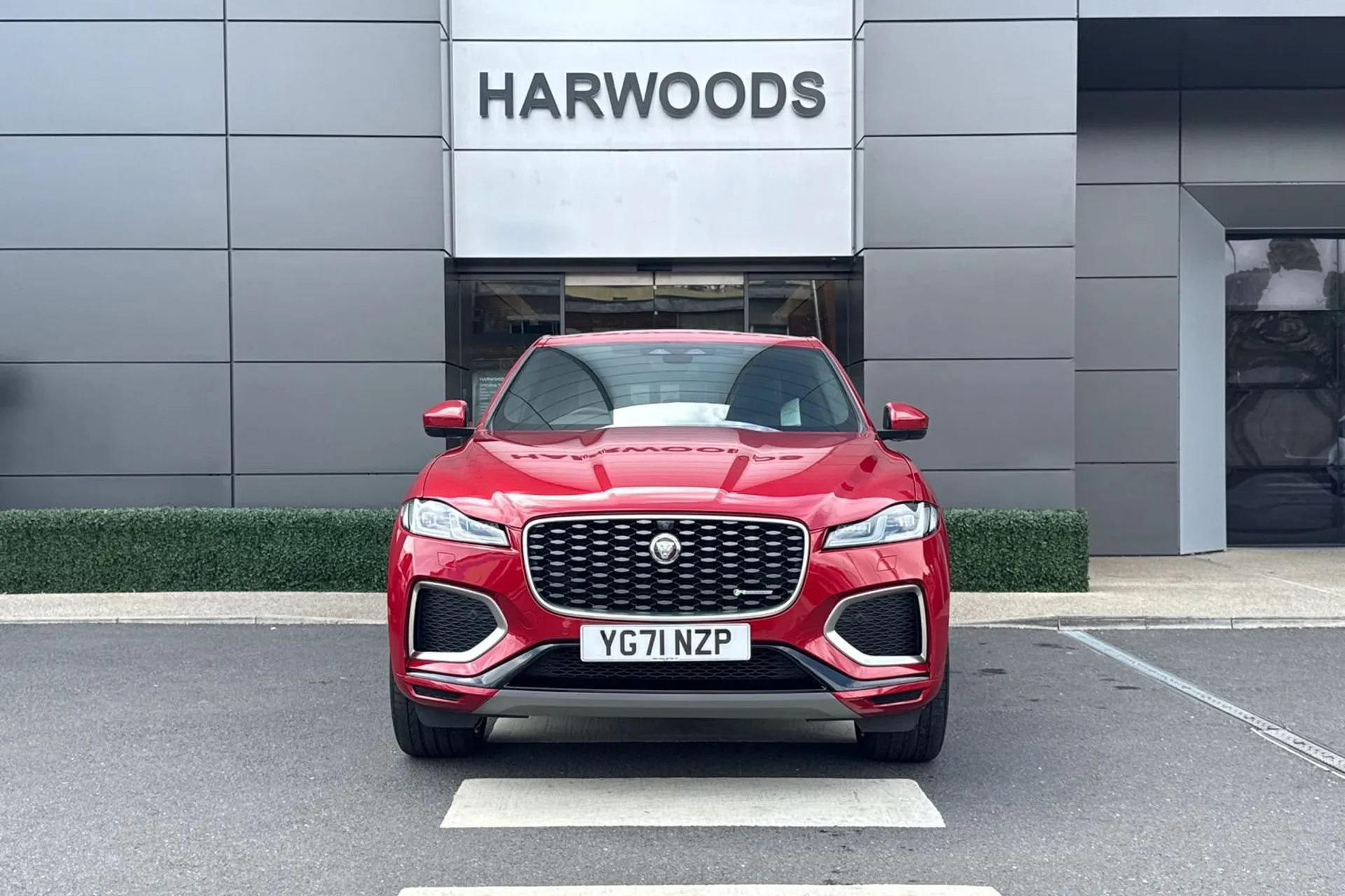 Jaguar F-PACE thumbnail image number 16