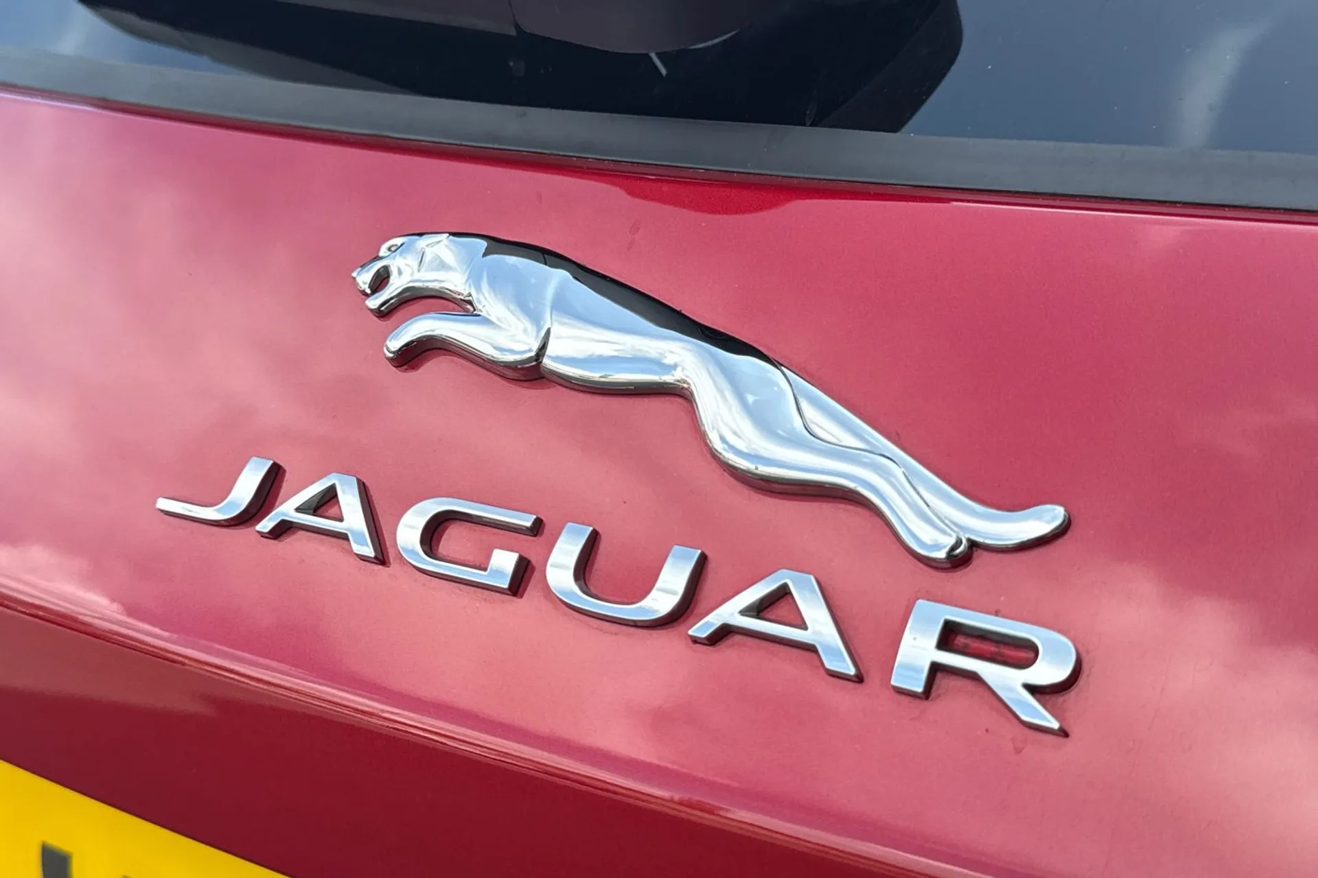 Jaguar F-PACE thumbnail image number 37