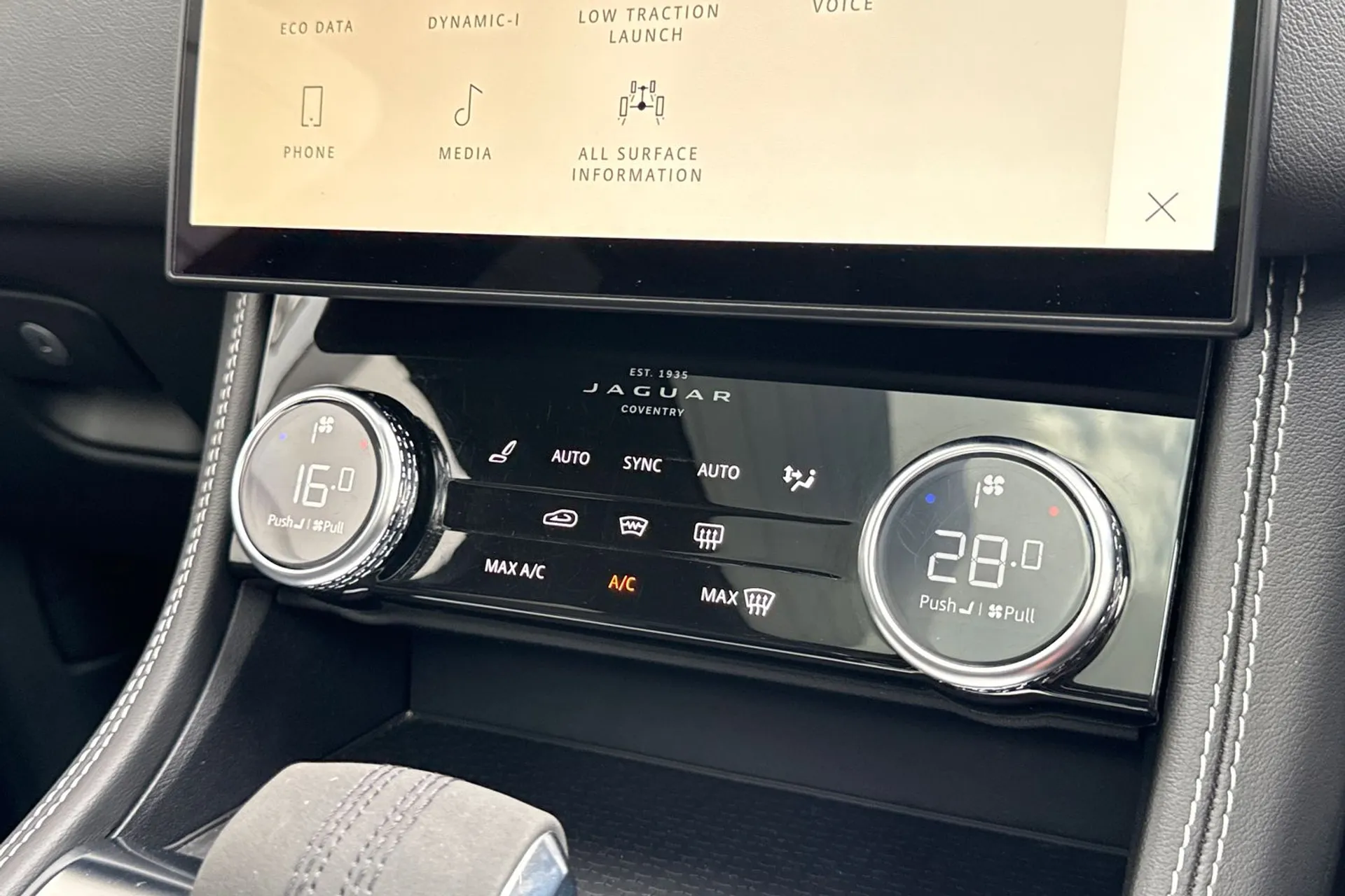 Jaguar F-PACE thumbnail image number 43