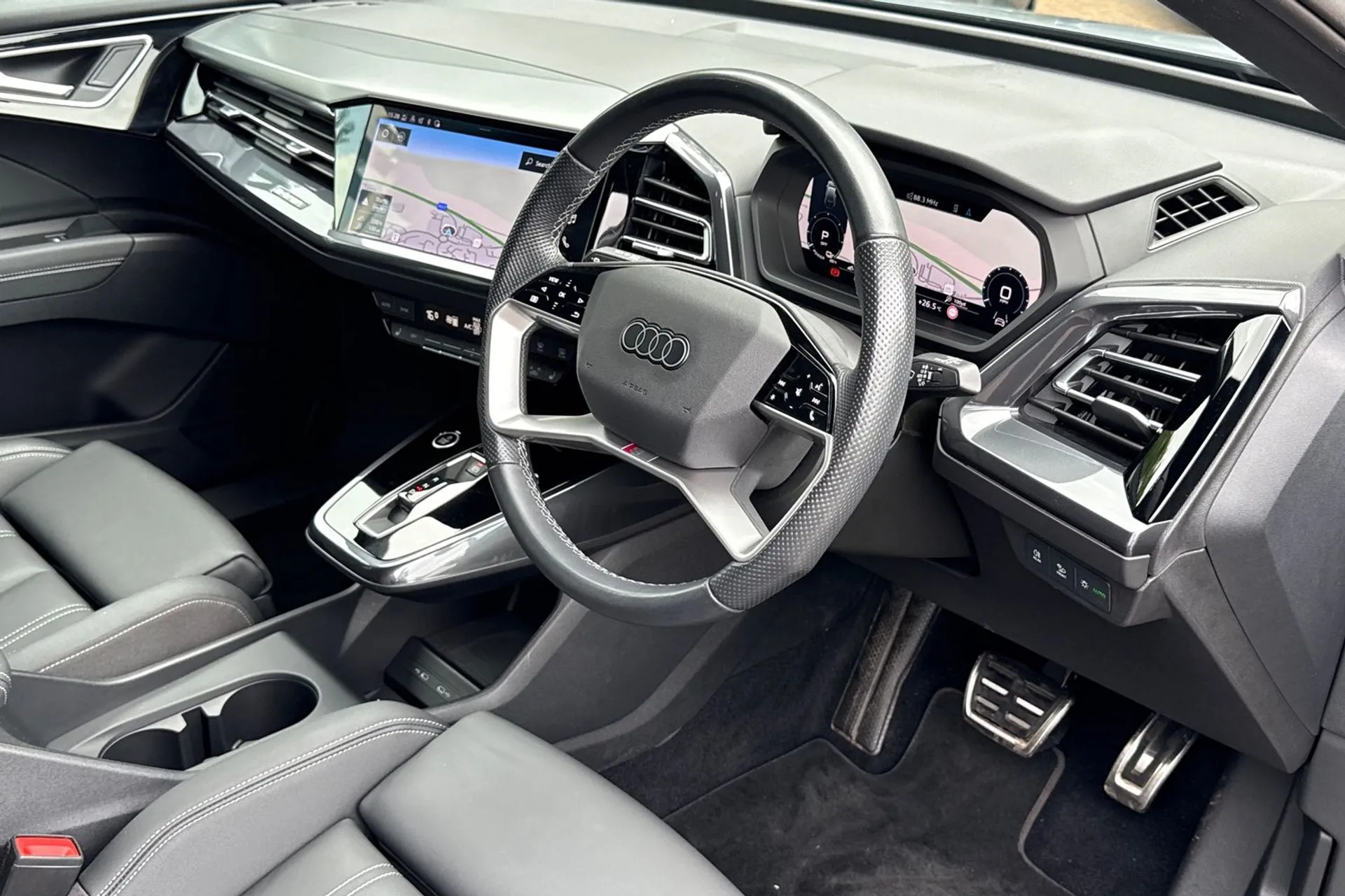 Audi Q4 thumbnail image number 25