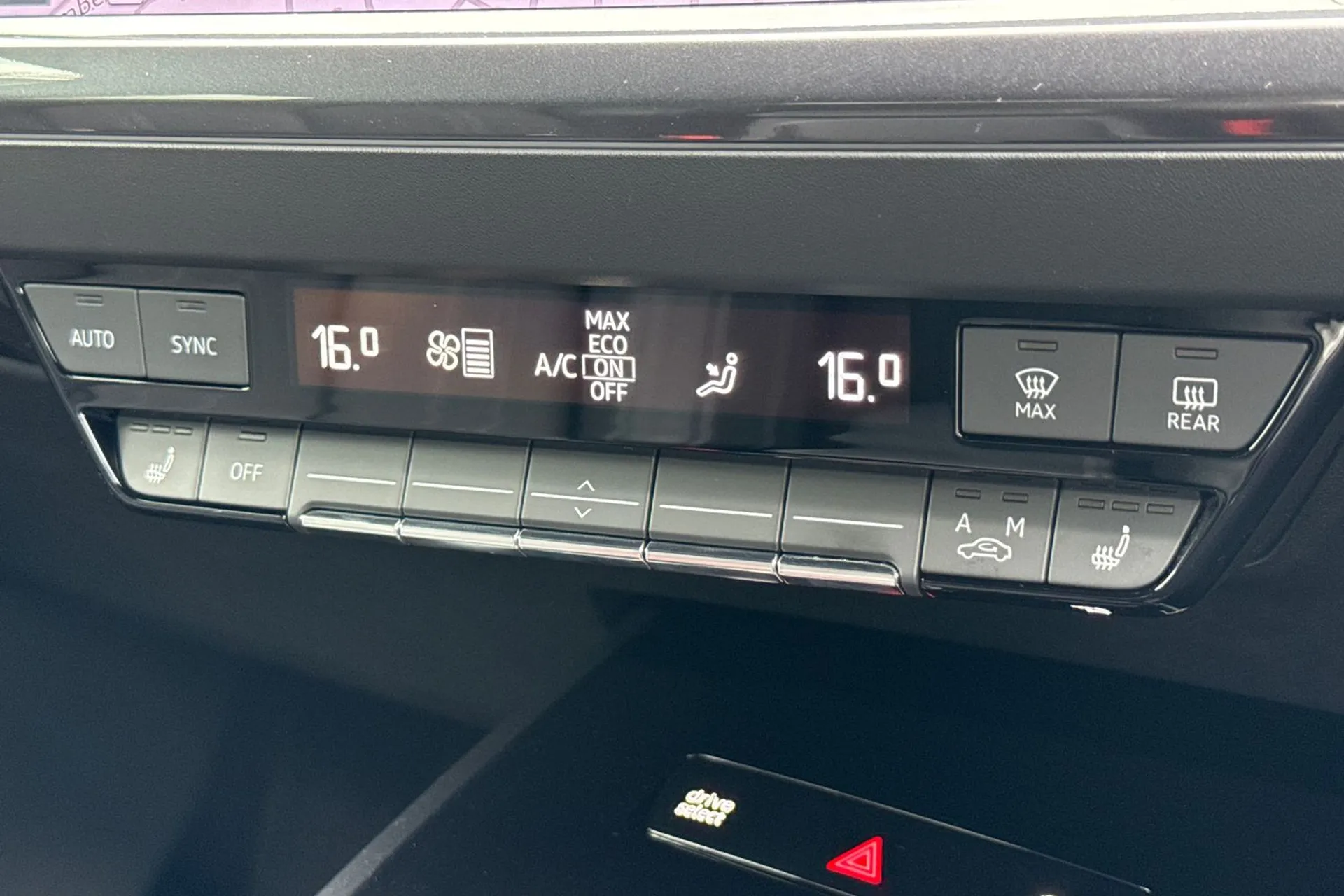 Audi Q4 thumbnail image number 38