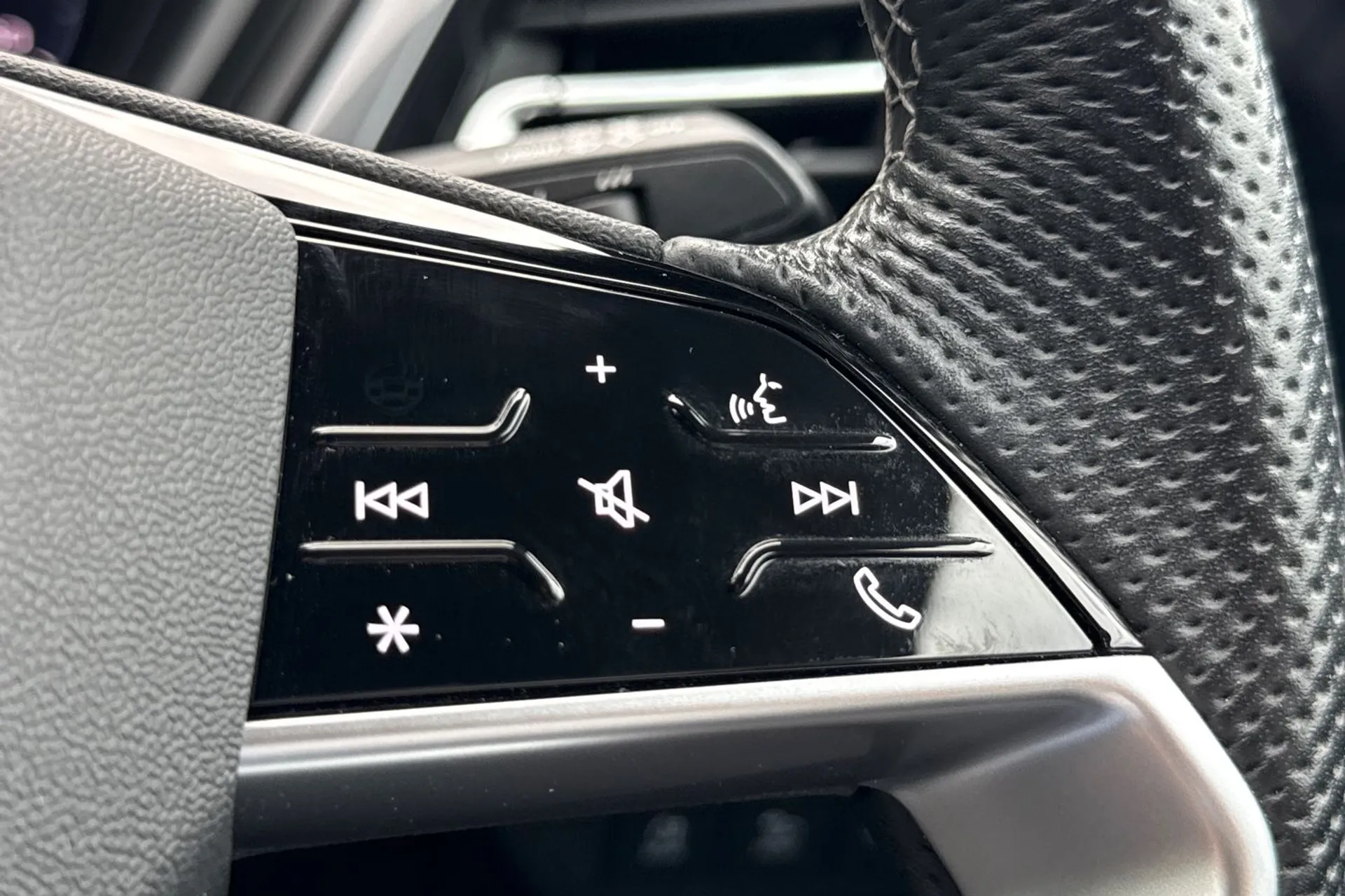 Audi Q4 thumbnail image number 37