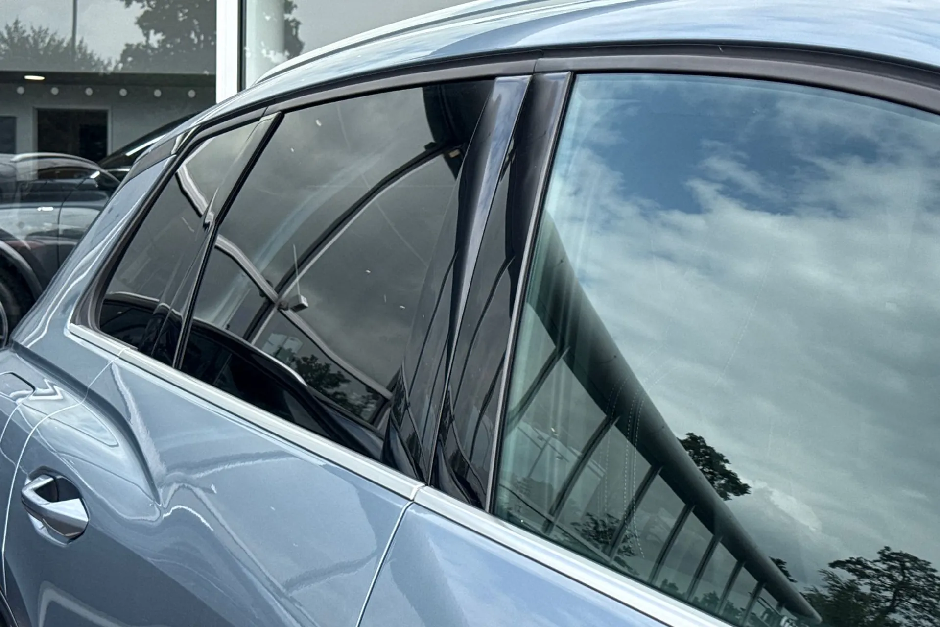 Audi Q4 thumbnail image number 13