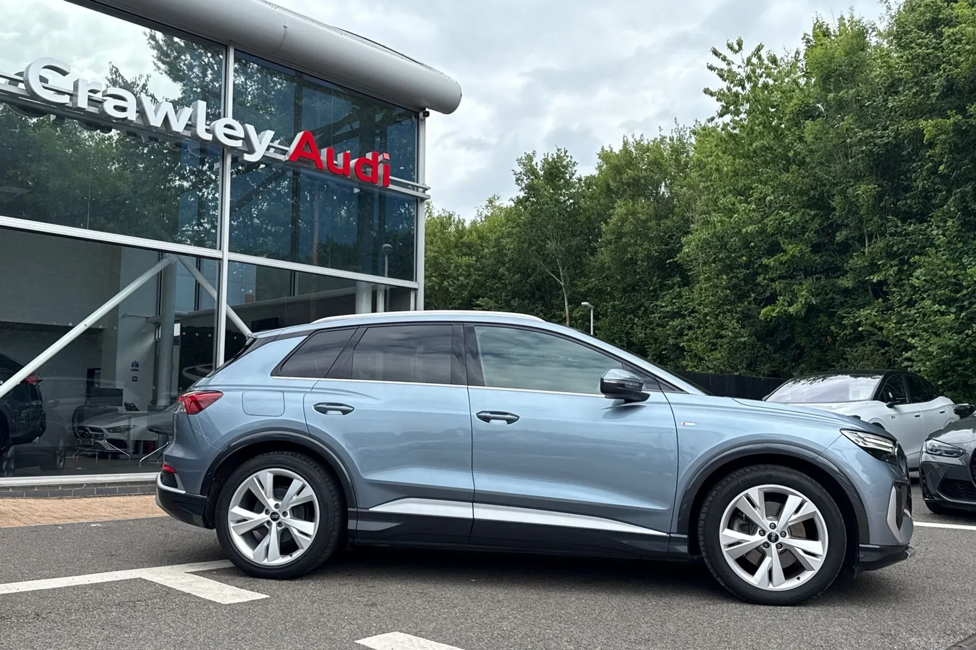 Audi Q4 thumbnail image number 2