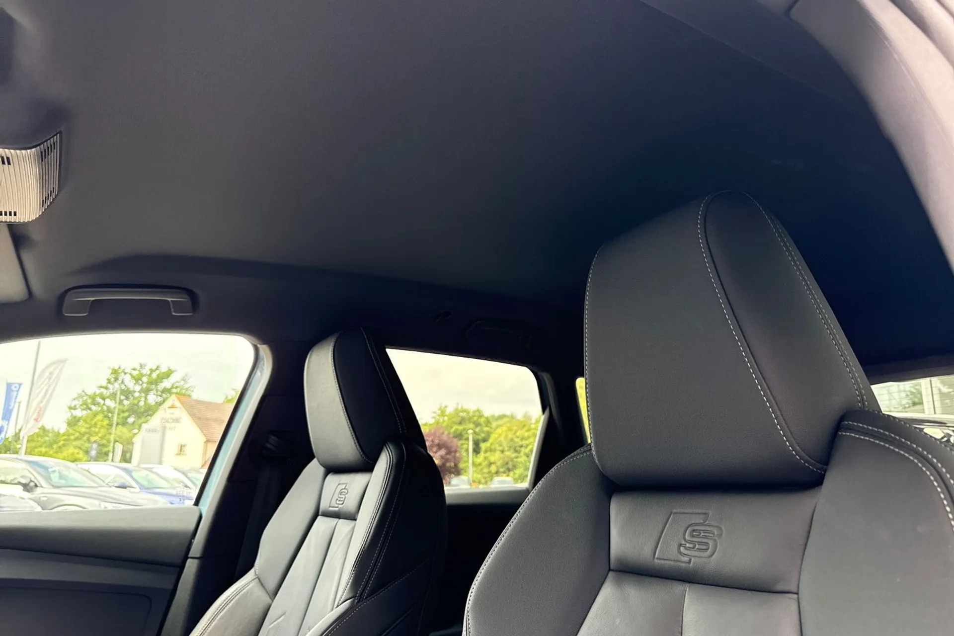 Audi Q4 thumbnail image number 28