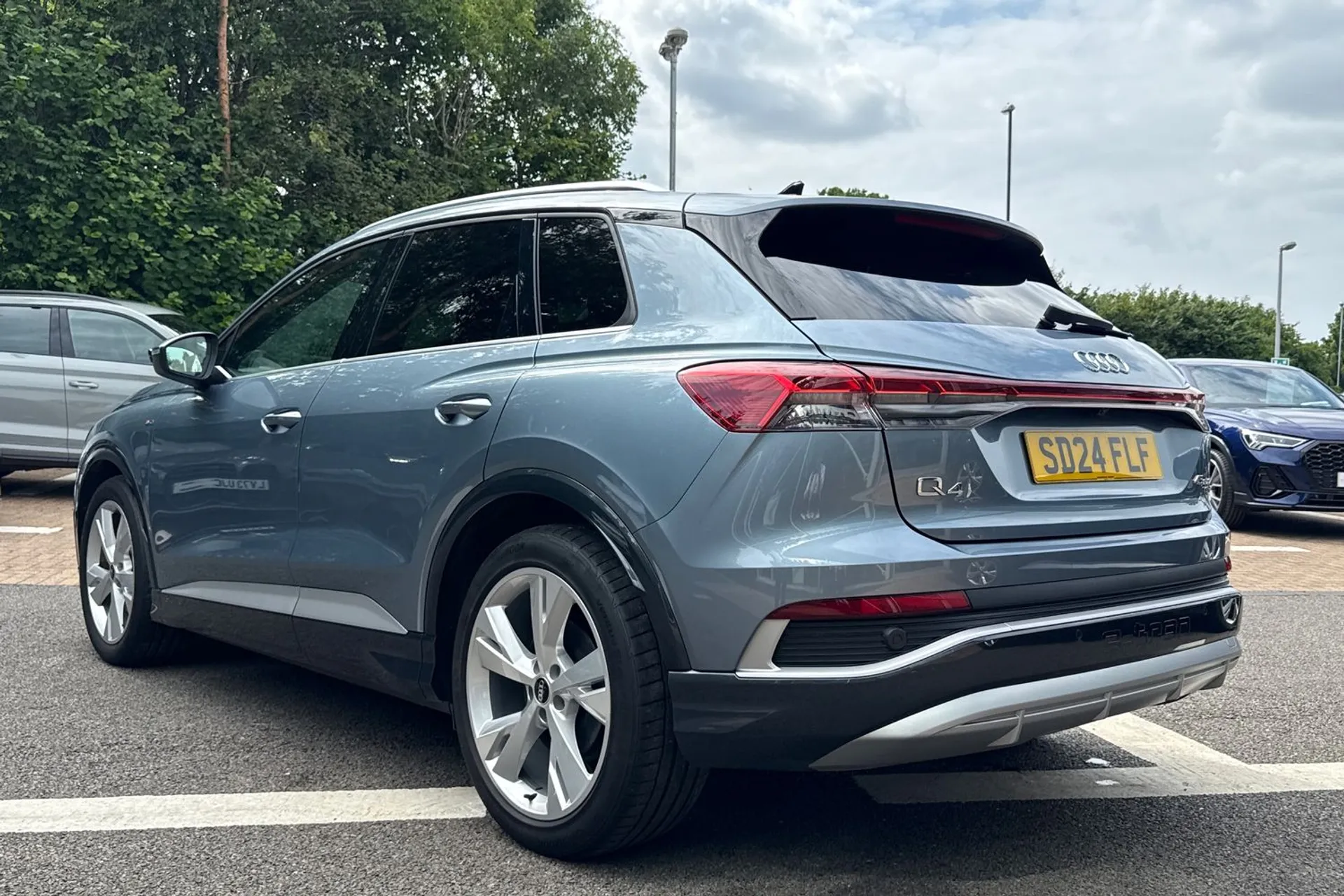 Audi Q4 thumbnail image number 8