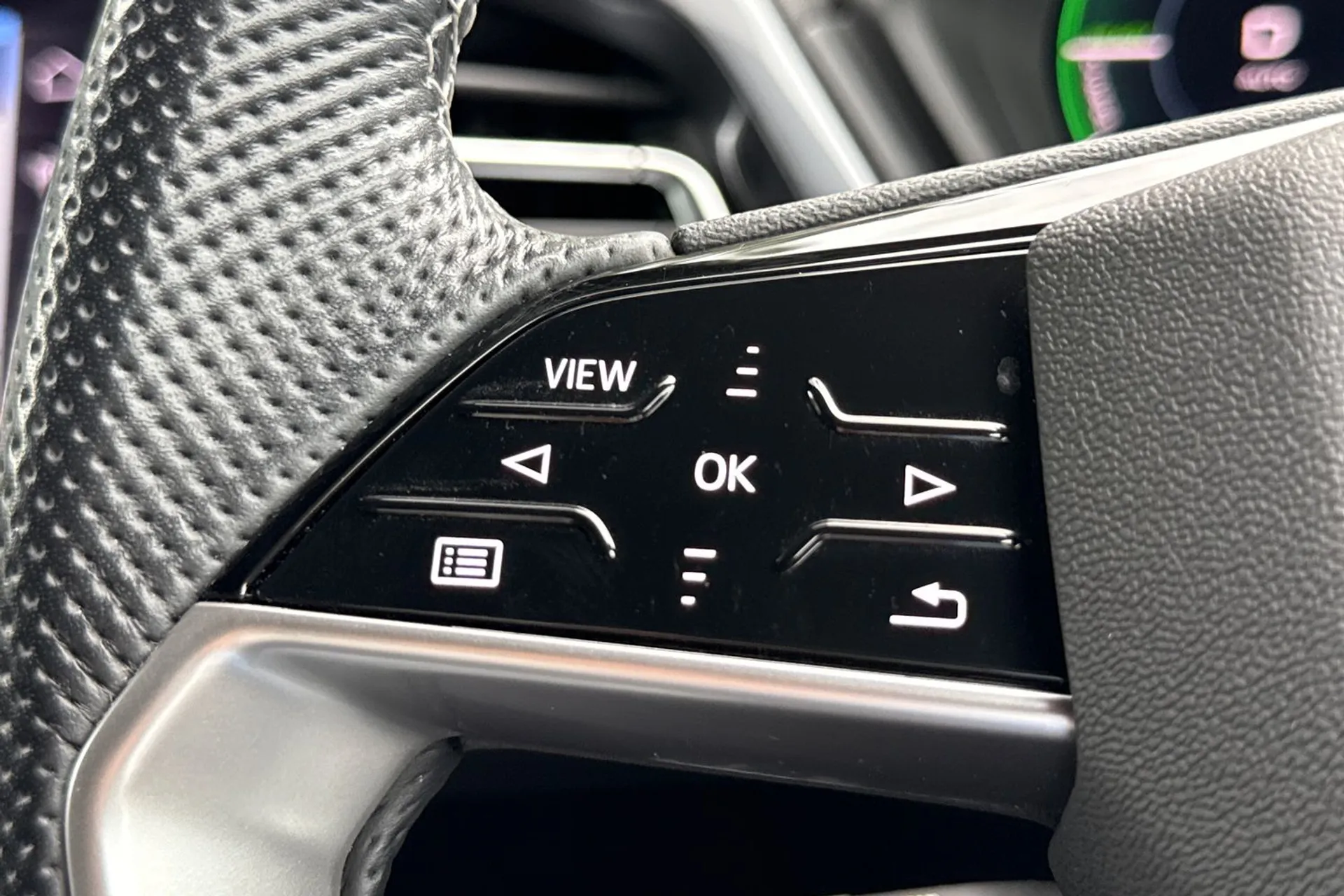 Audi Q4 thumbnail image number 36