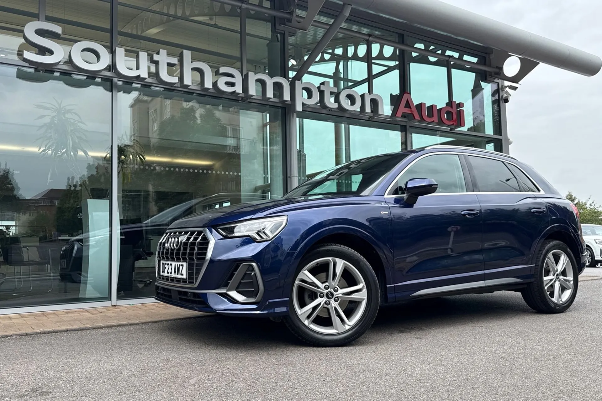 Audi Q3 thumbnail image number 10
