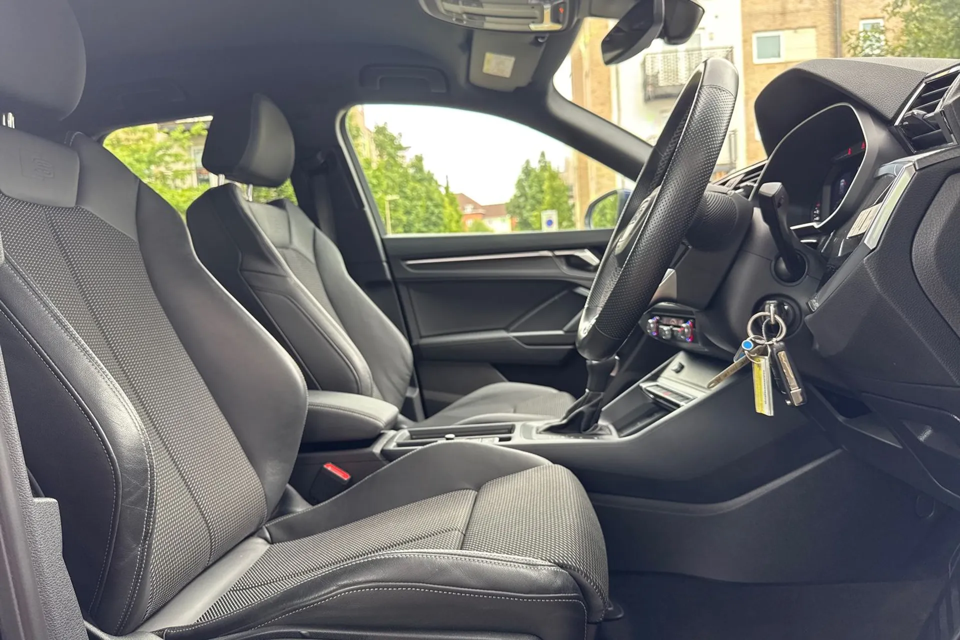 Audi Q3 thumbnail image number 24