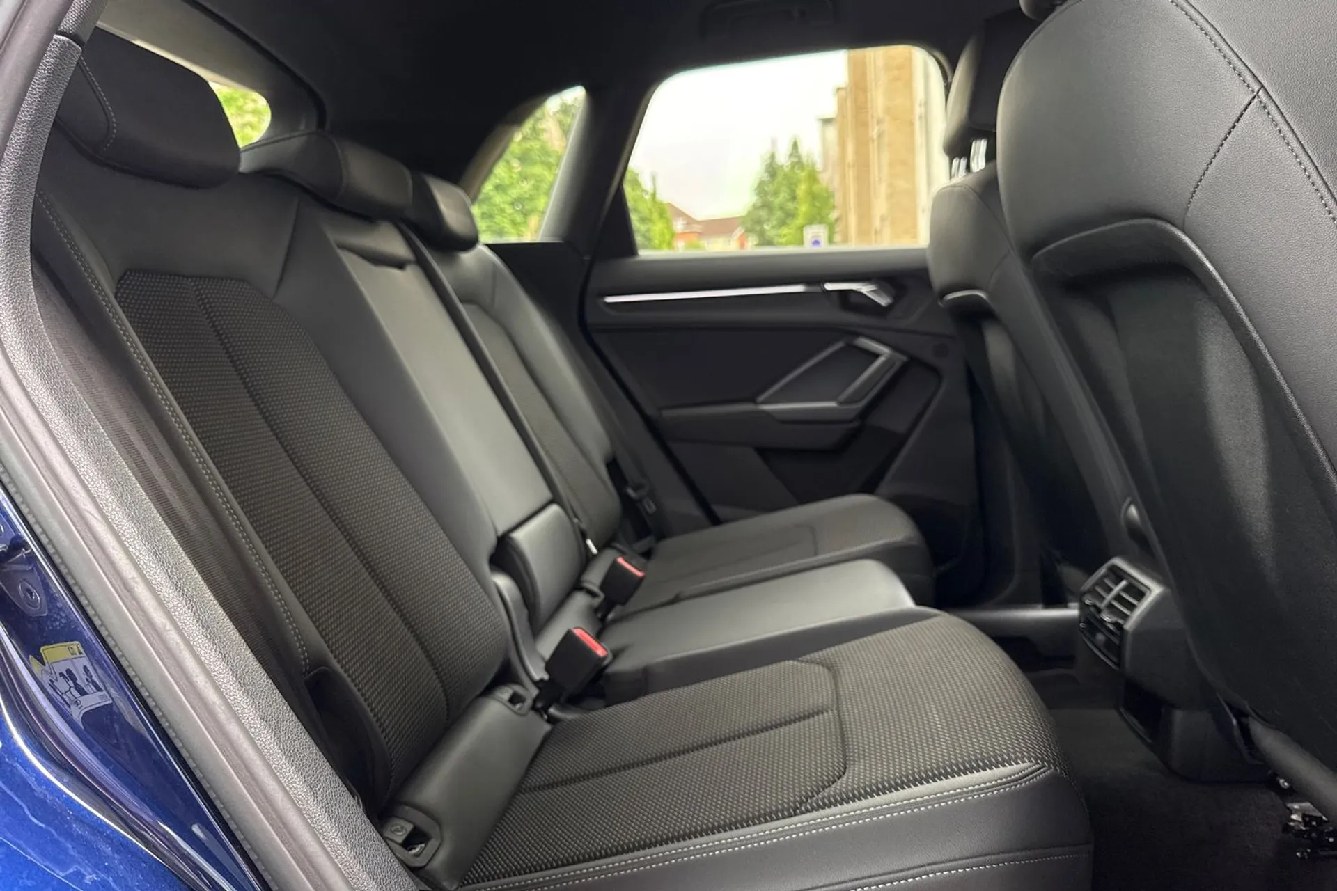 Audi Q3 thumbnail image number 21