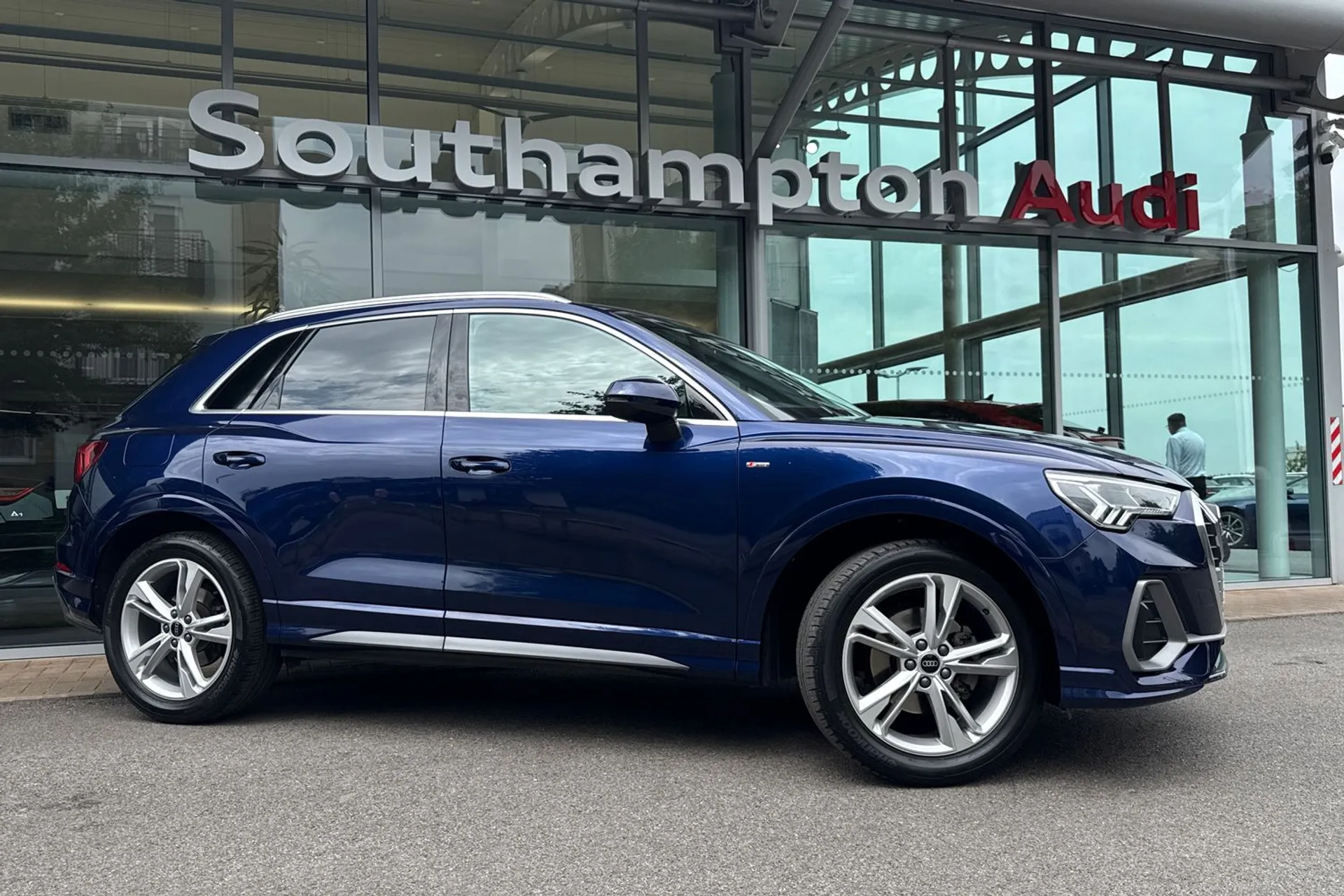 Audi Q3 focused image