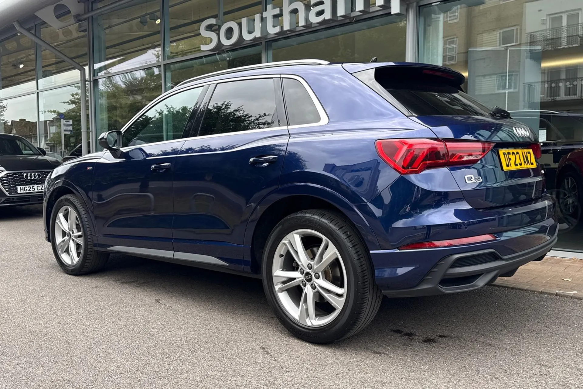 Audi Q3 thumbnail image number 8