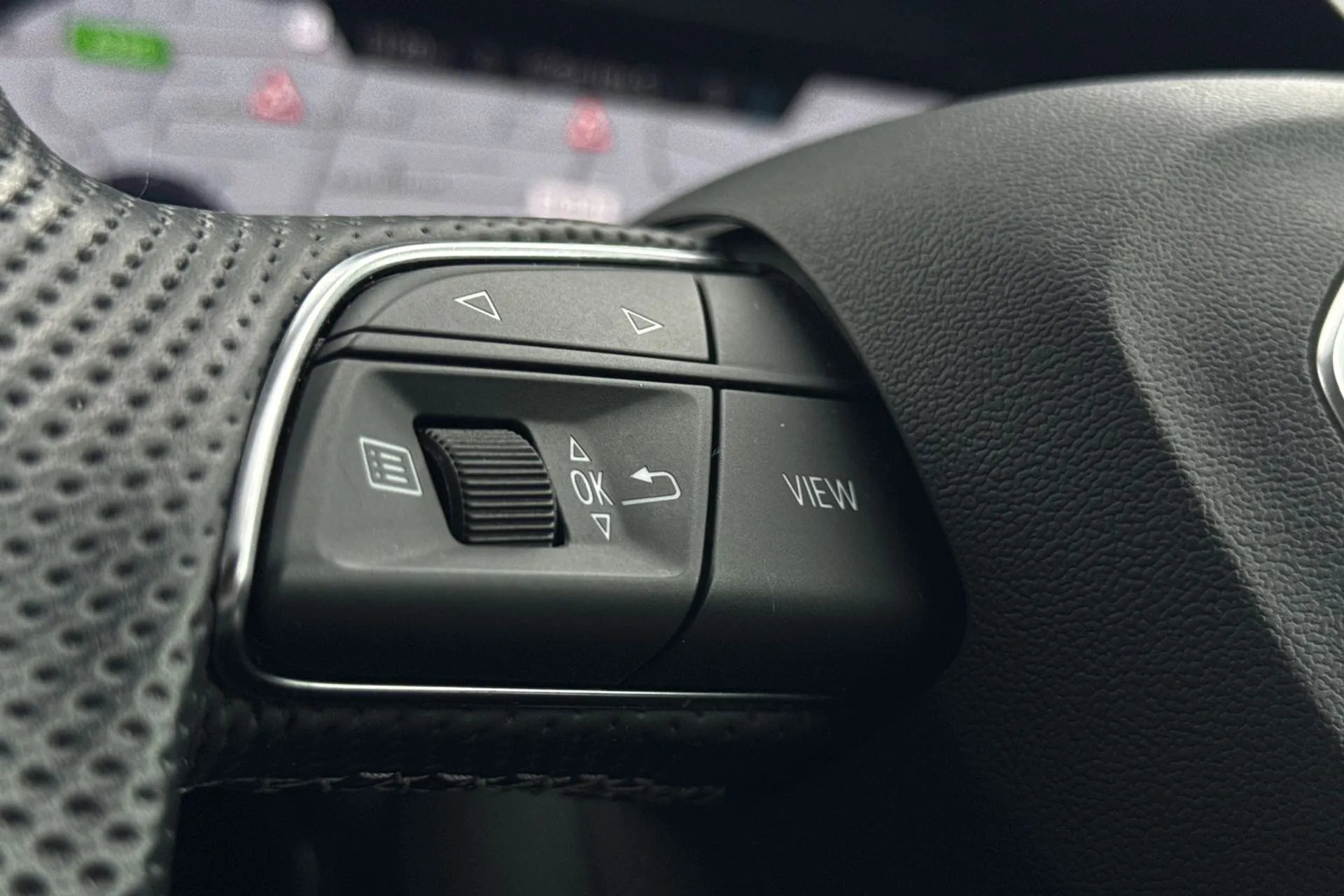 Audi Q3 thumbnail image number 35