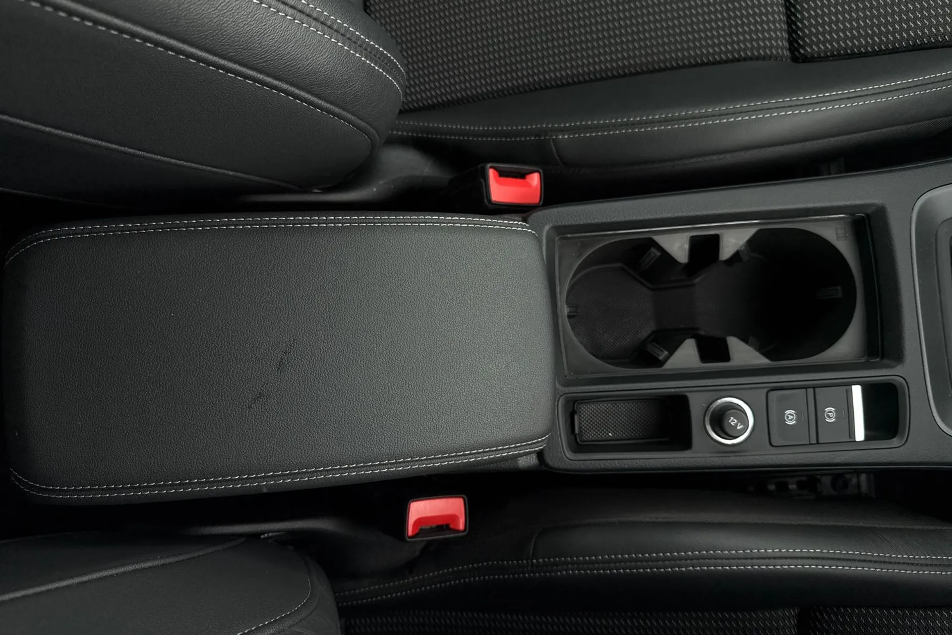 Audi Q3 thumbnail image number 40