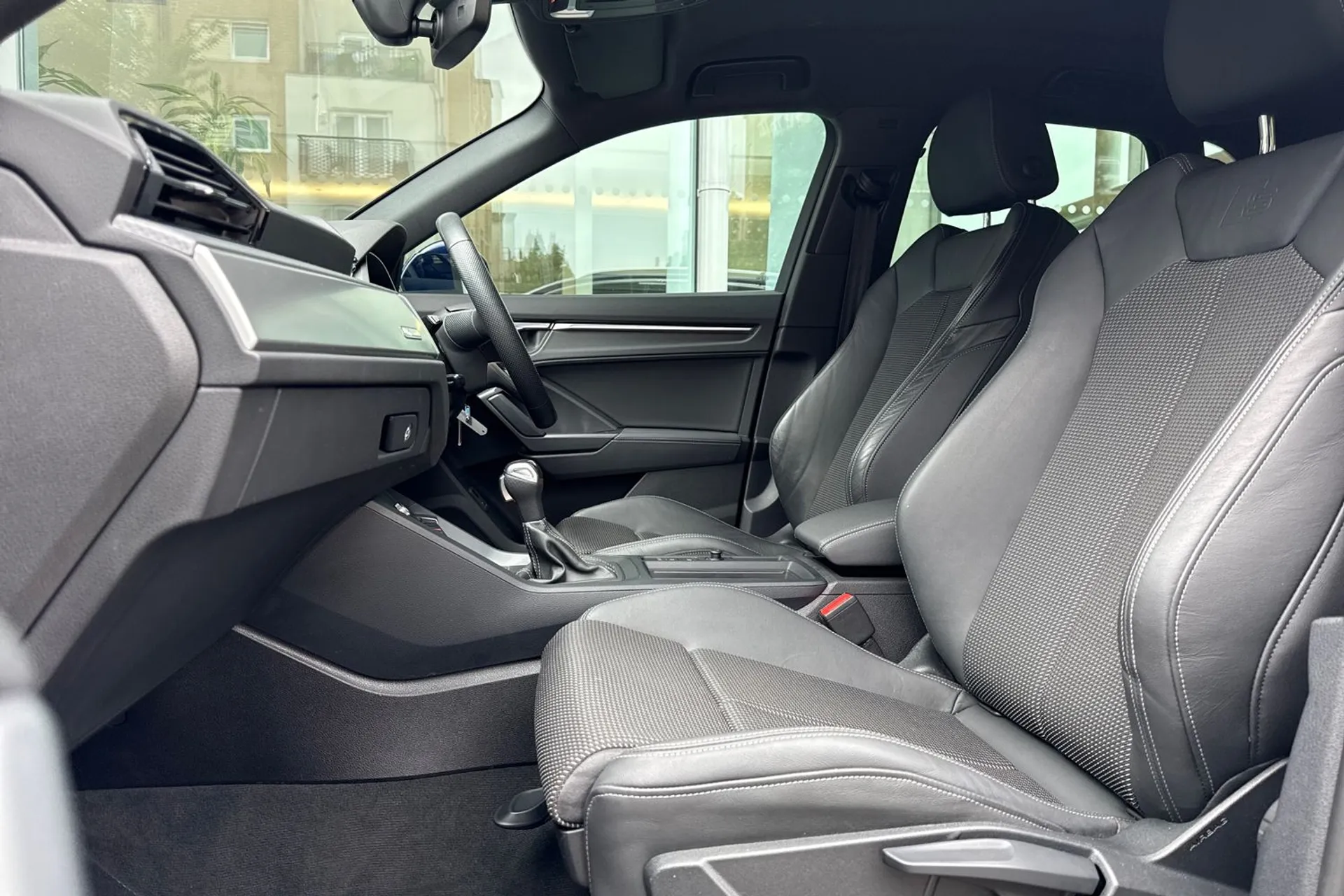 Audi Q3 thumbnail image number 27