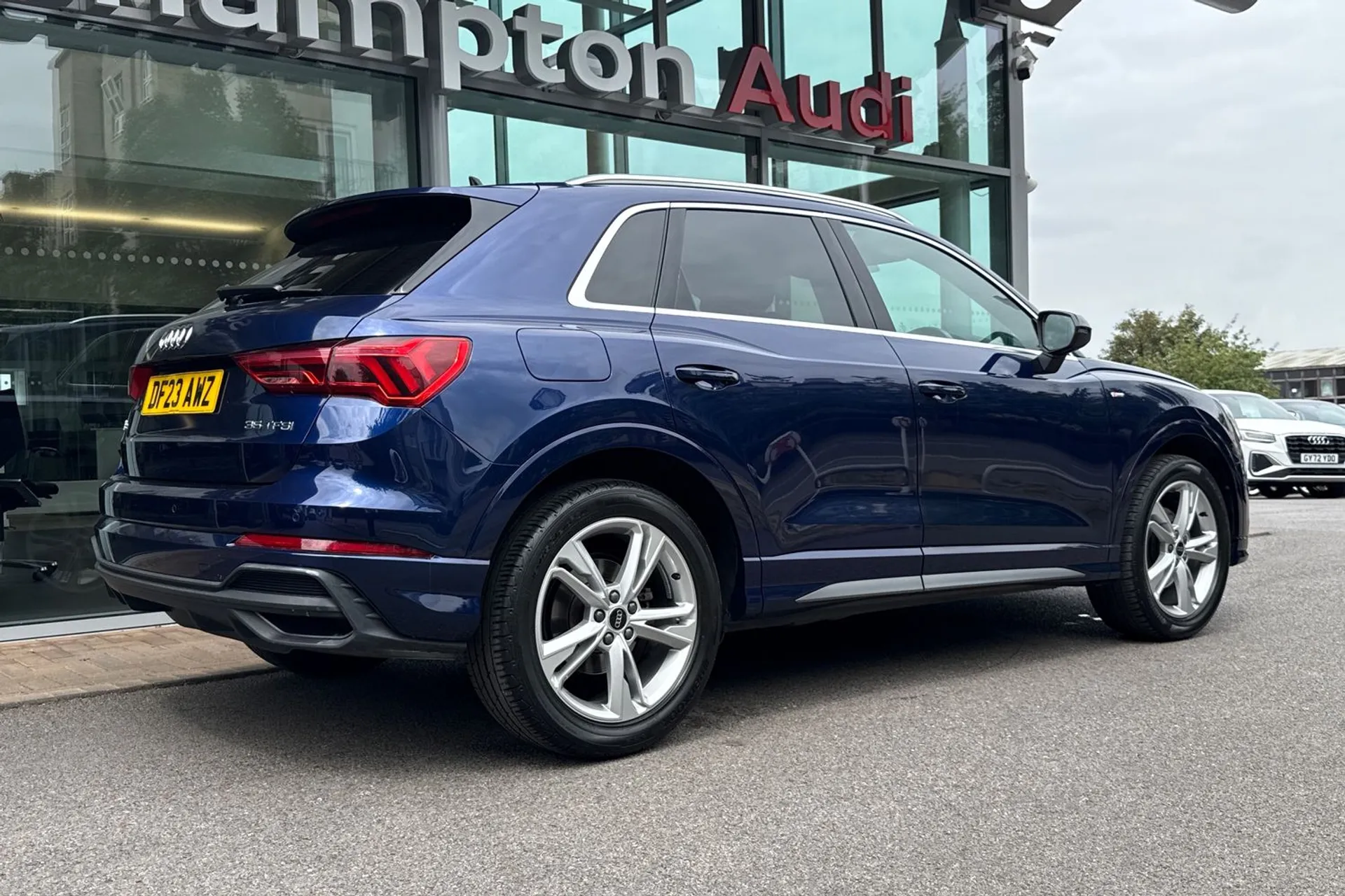 Audi Q3 thumbnail image number 6
