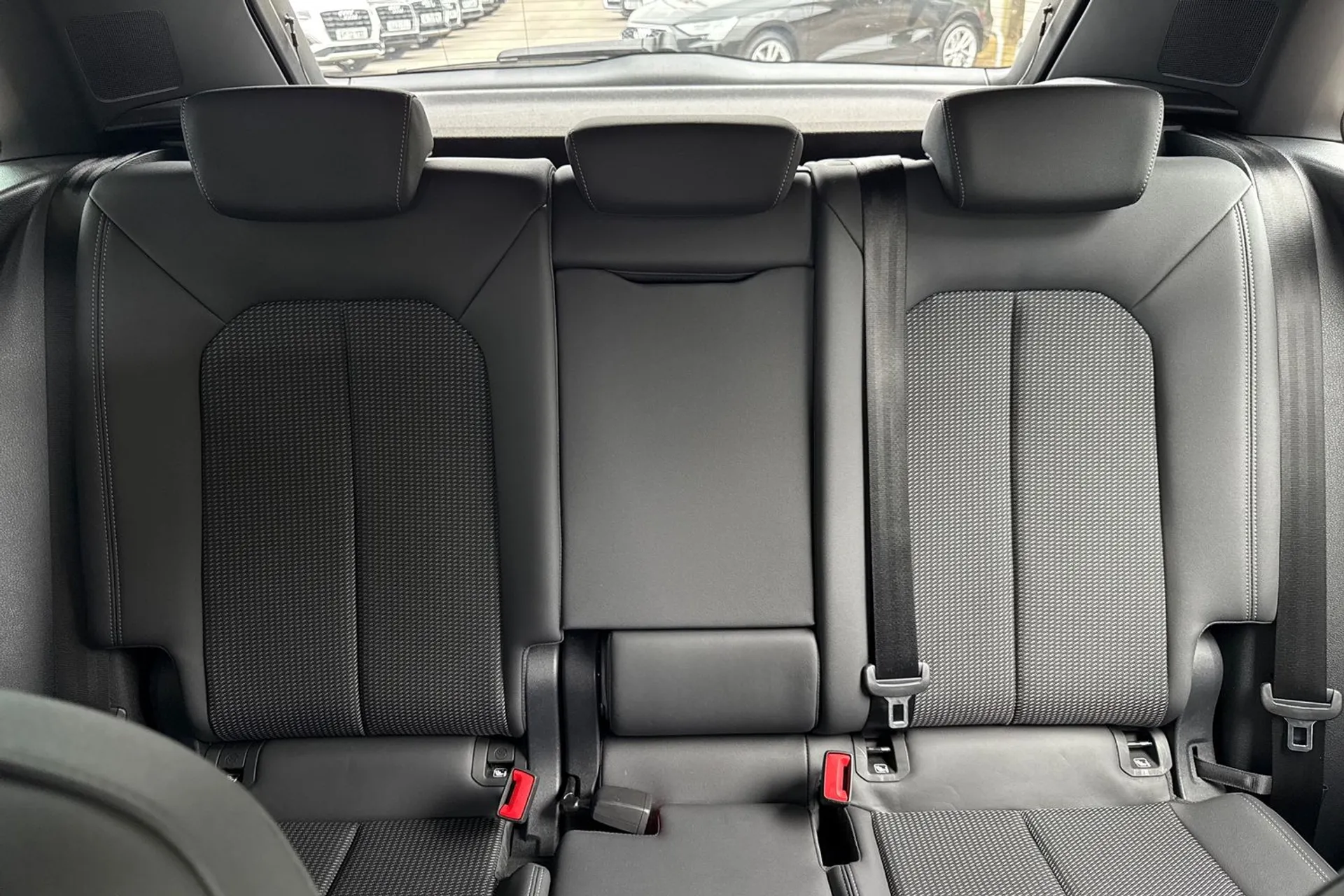 Audi Q3 thumbnail image number 30