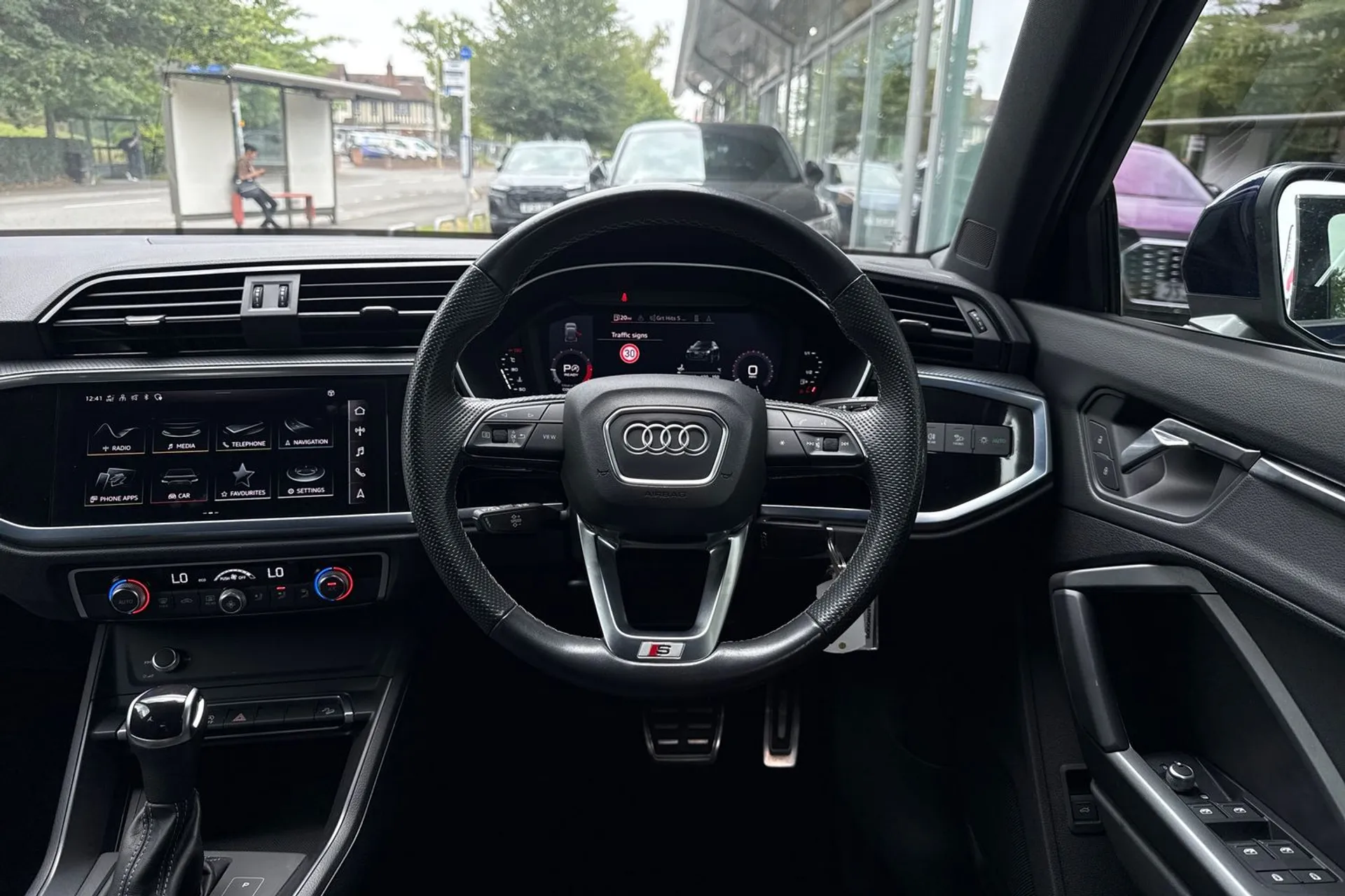 Audi Q3 thumbnail image number 34