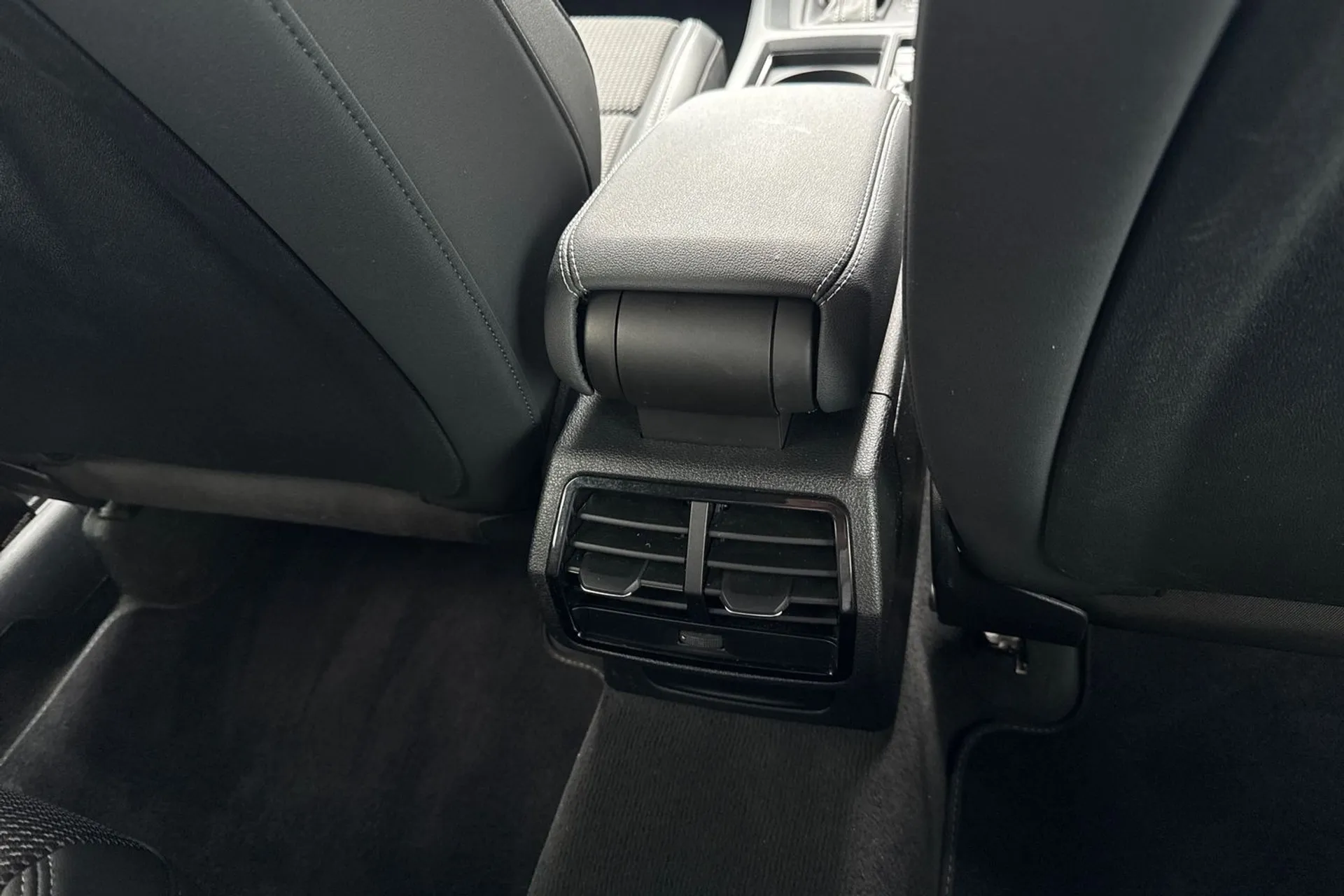 Audi Q3 thumbnail image number 44