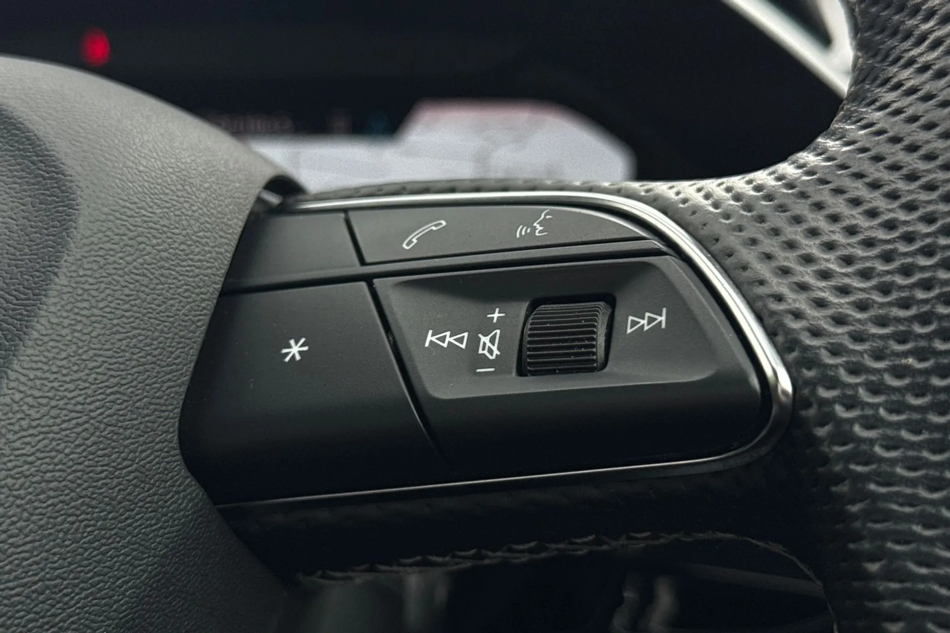 Audi Q3 thumbnail image number 36