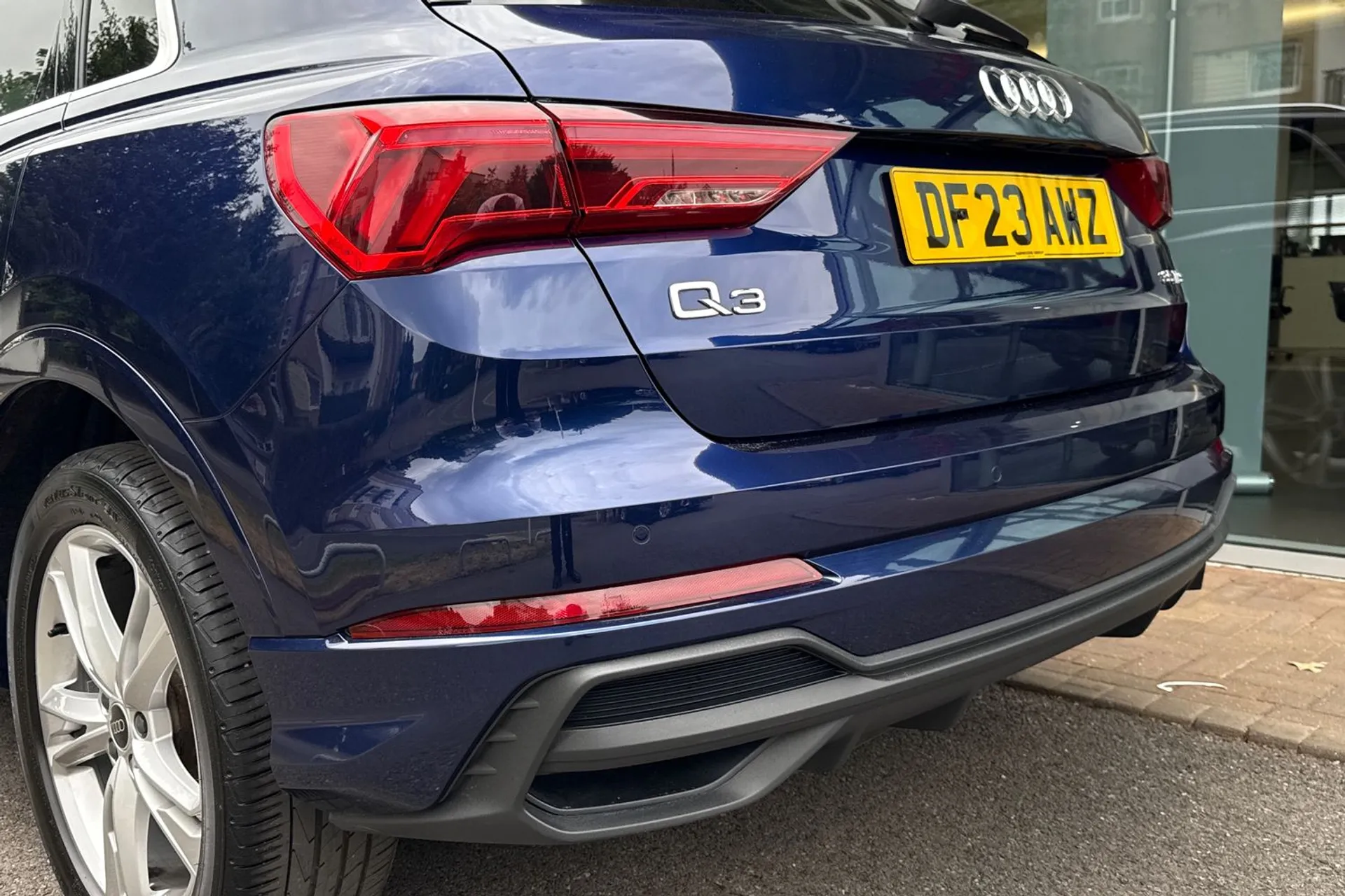 Audi Q3 thumbnail image number 16