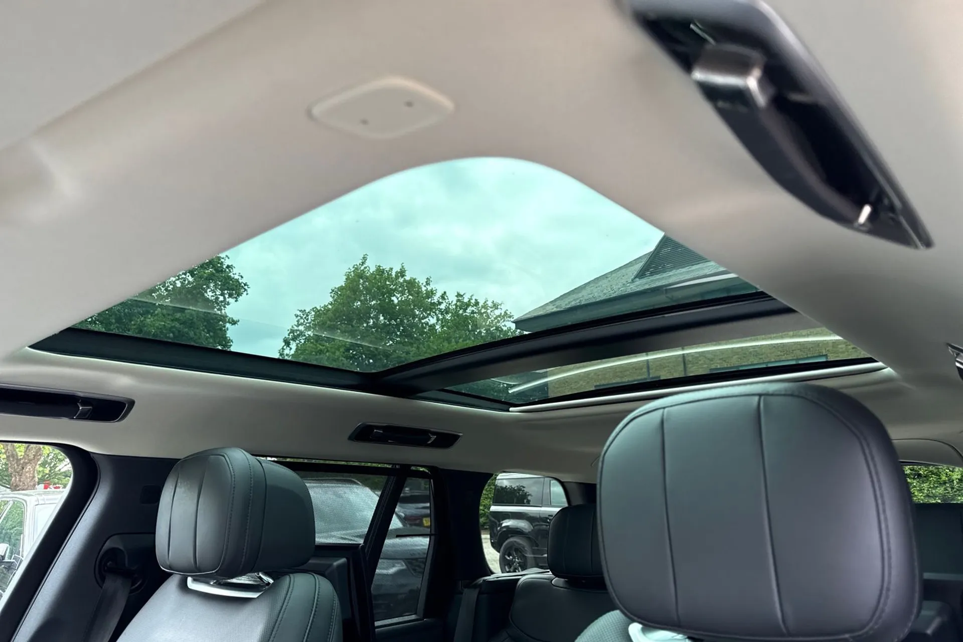LAND ROVER RANGE ROVER thumbnail image number 4
