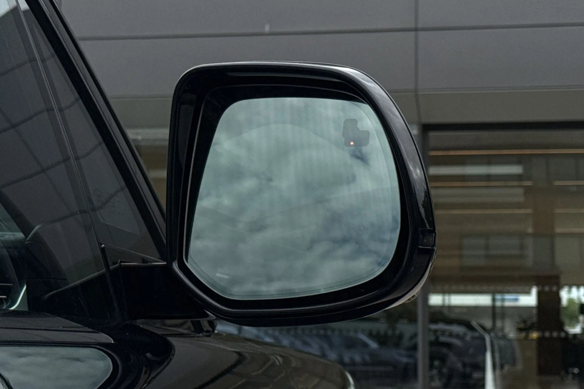 LAND ROVER RANGE ROVER thumbnail image number 17