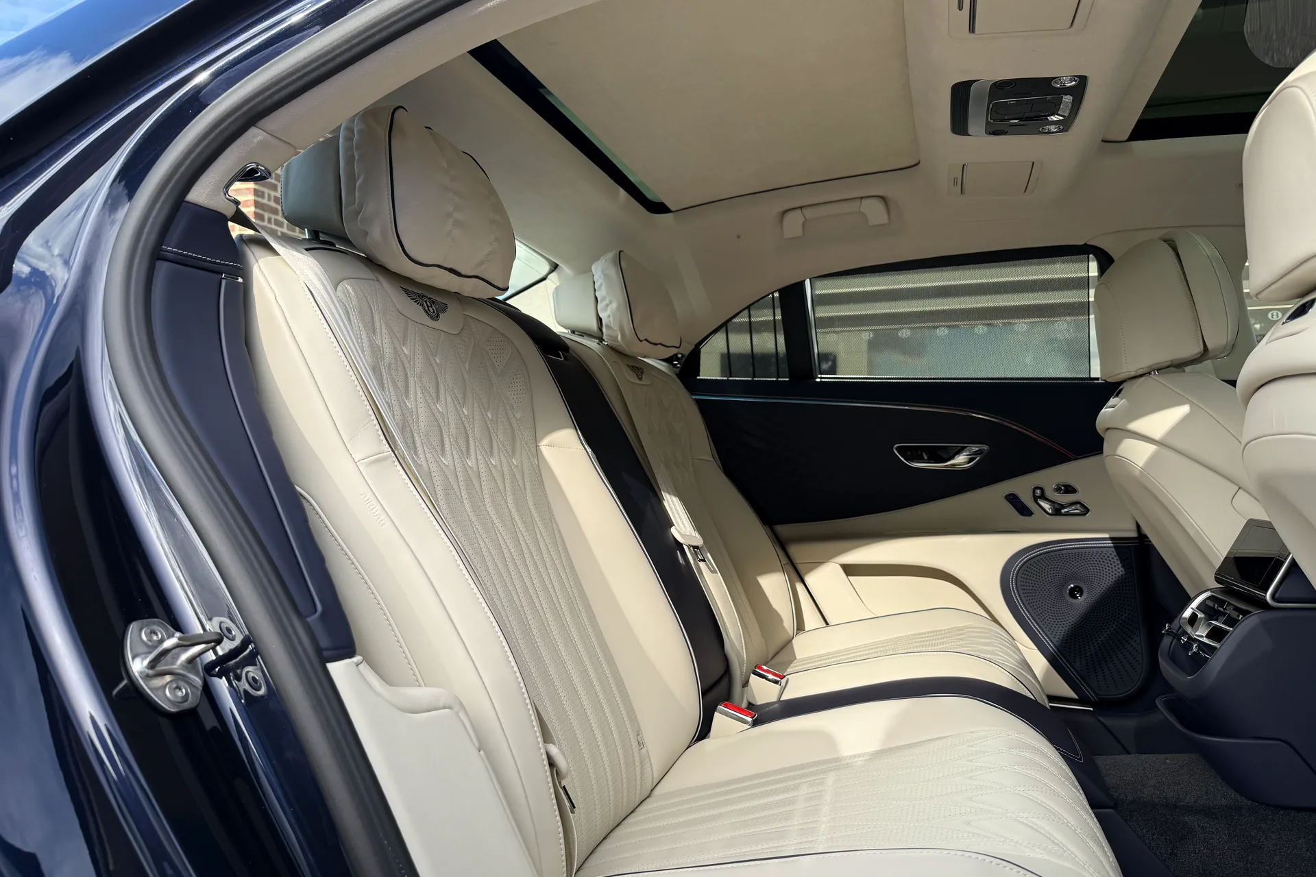 Bentley FLYING SPUR thumbnail image number 19