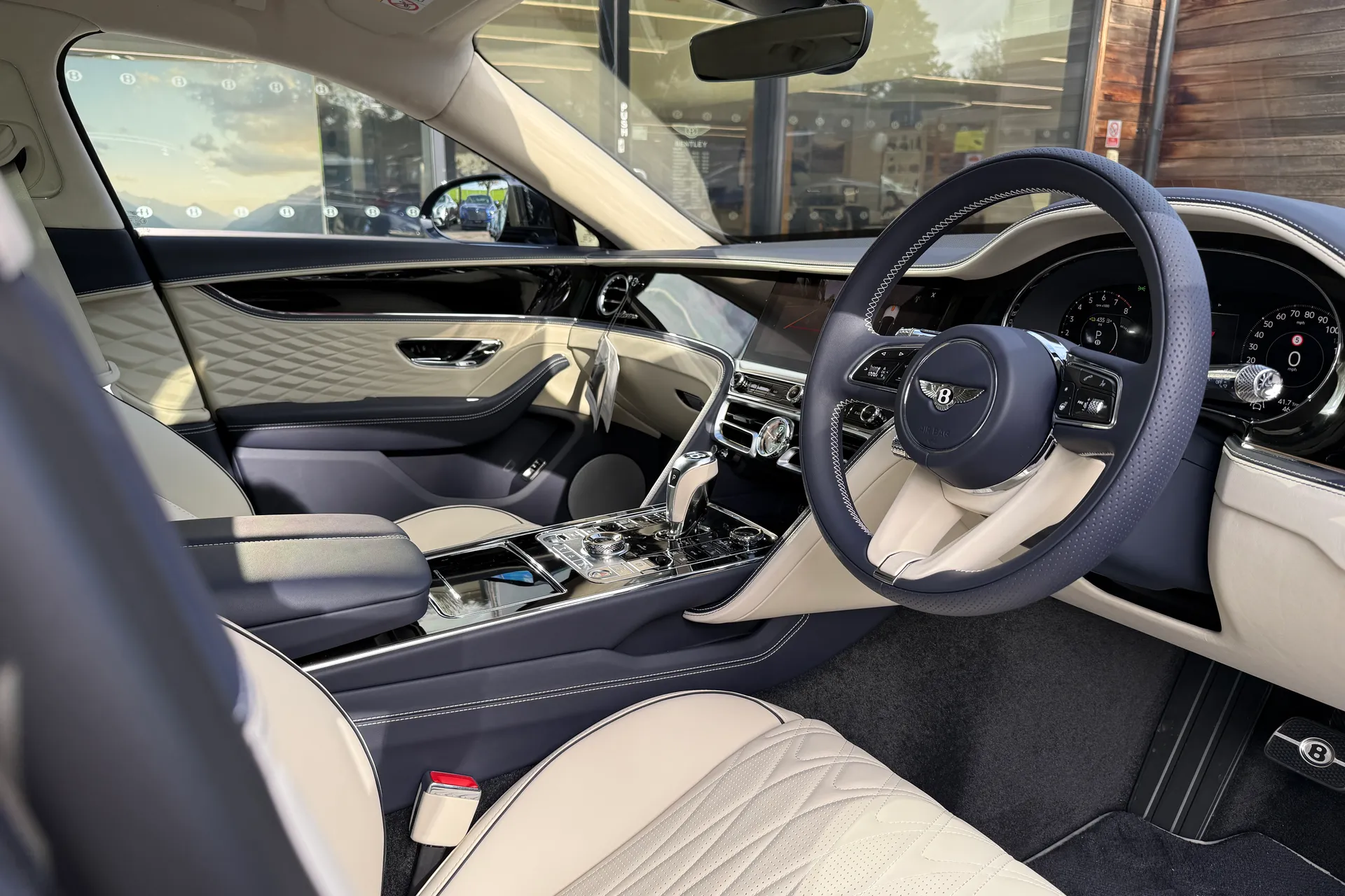 Bentley FLYING SPUR thumbnail image number 12