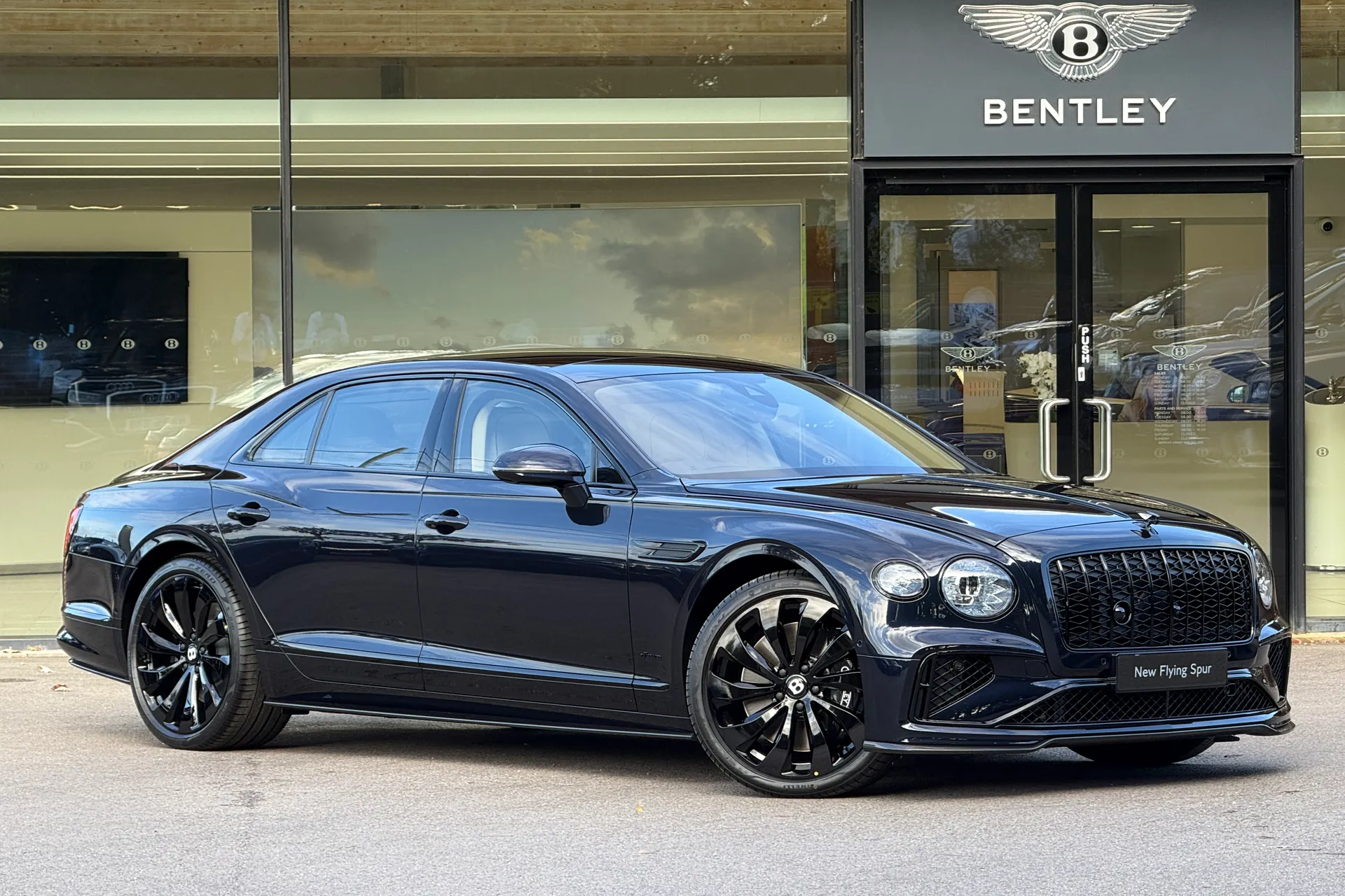 Bentley FLYING SPUR focused image