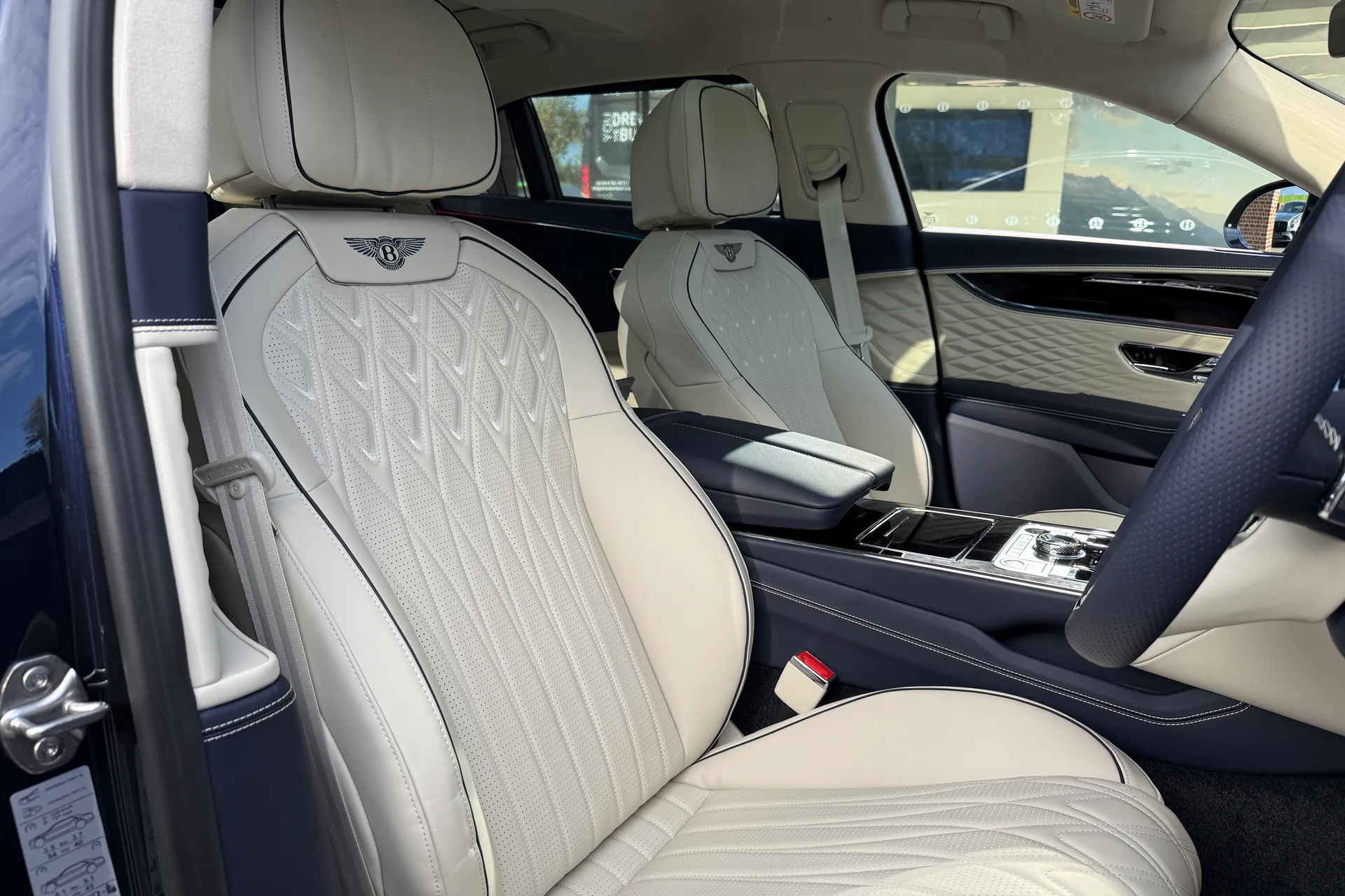 Bentley FLYING SPUR thumbnail image number 11