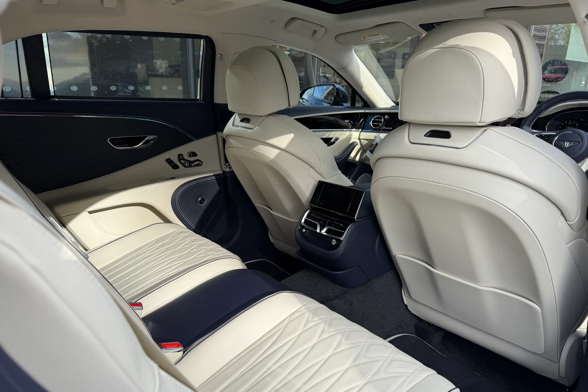 Bentley FLYING SPUR thumbnail image number 16