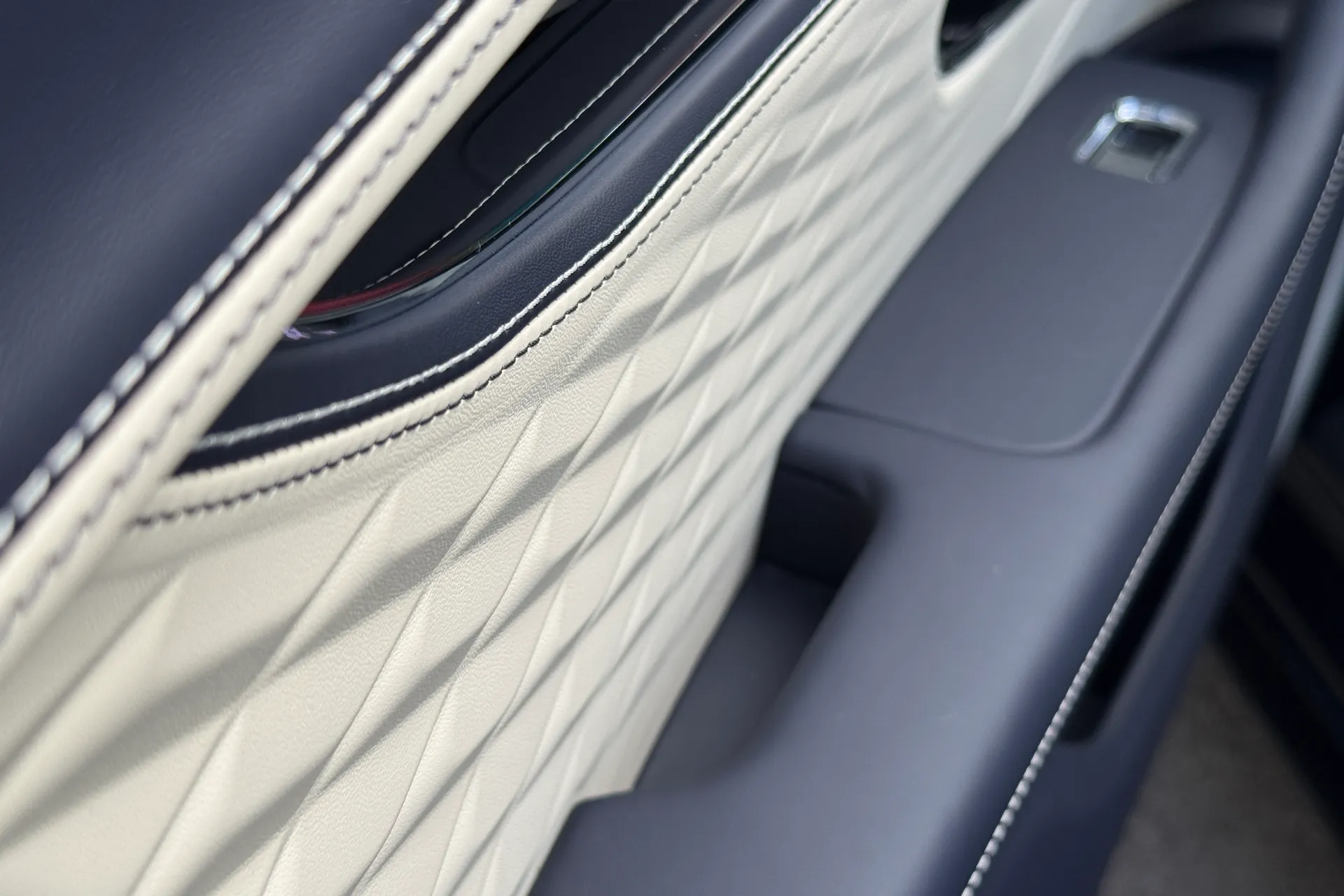 Bentley FLYING SPUR thumbnail image number 21