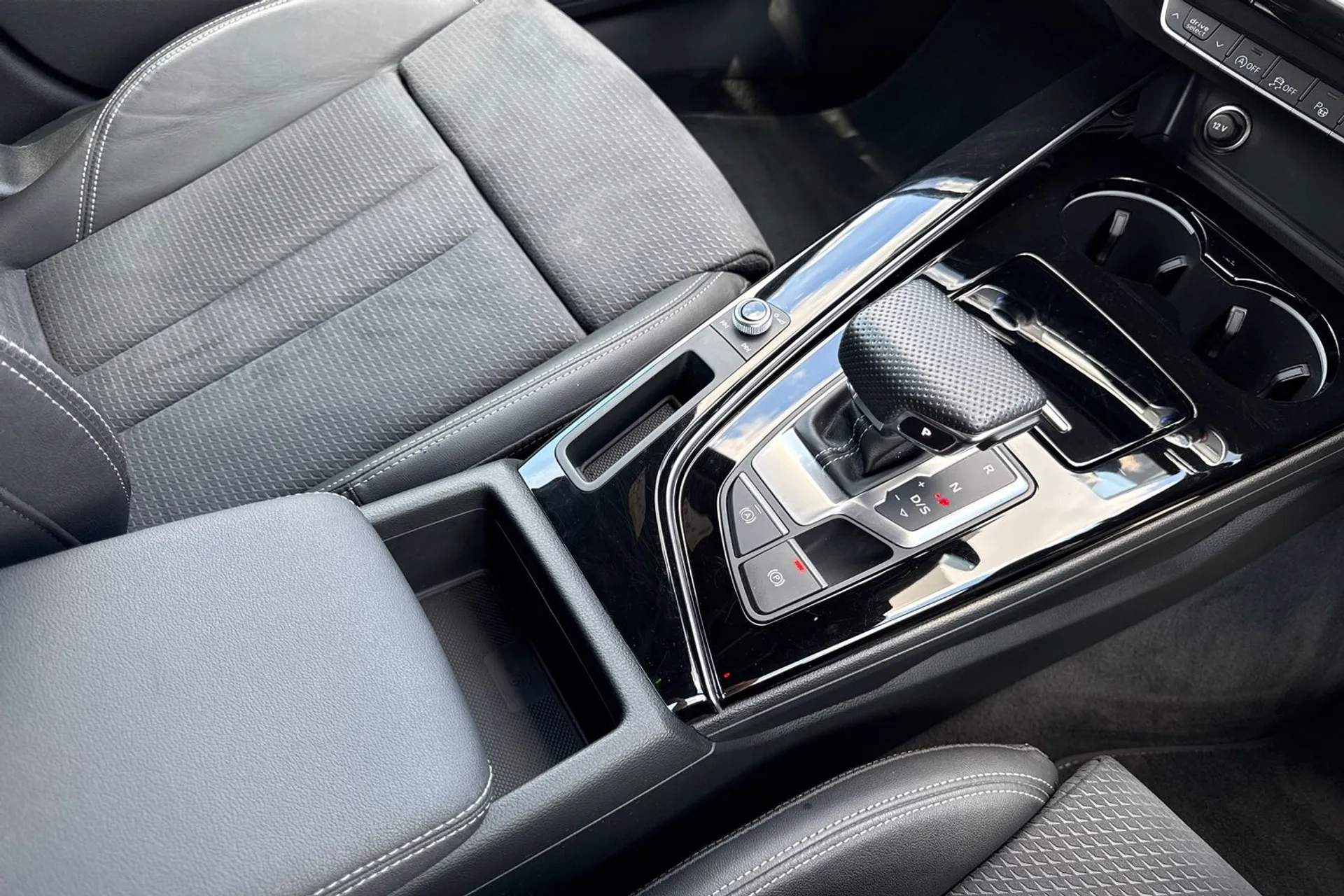 Audi A4 thumbnail image number 35