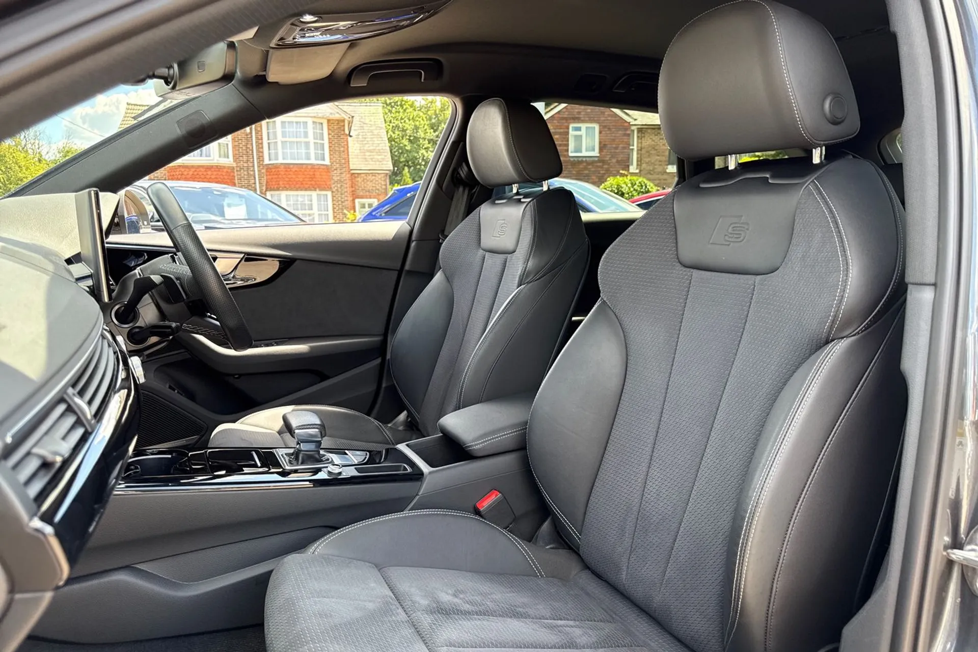 Audi A4 thumbnail image number 31