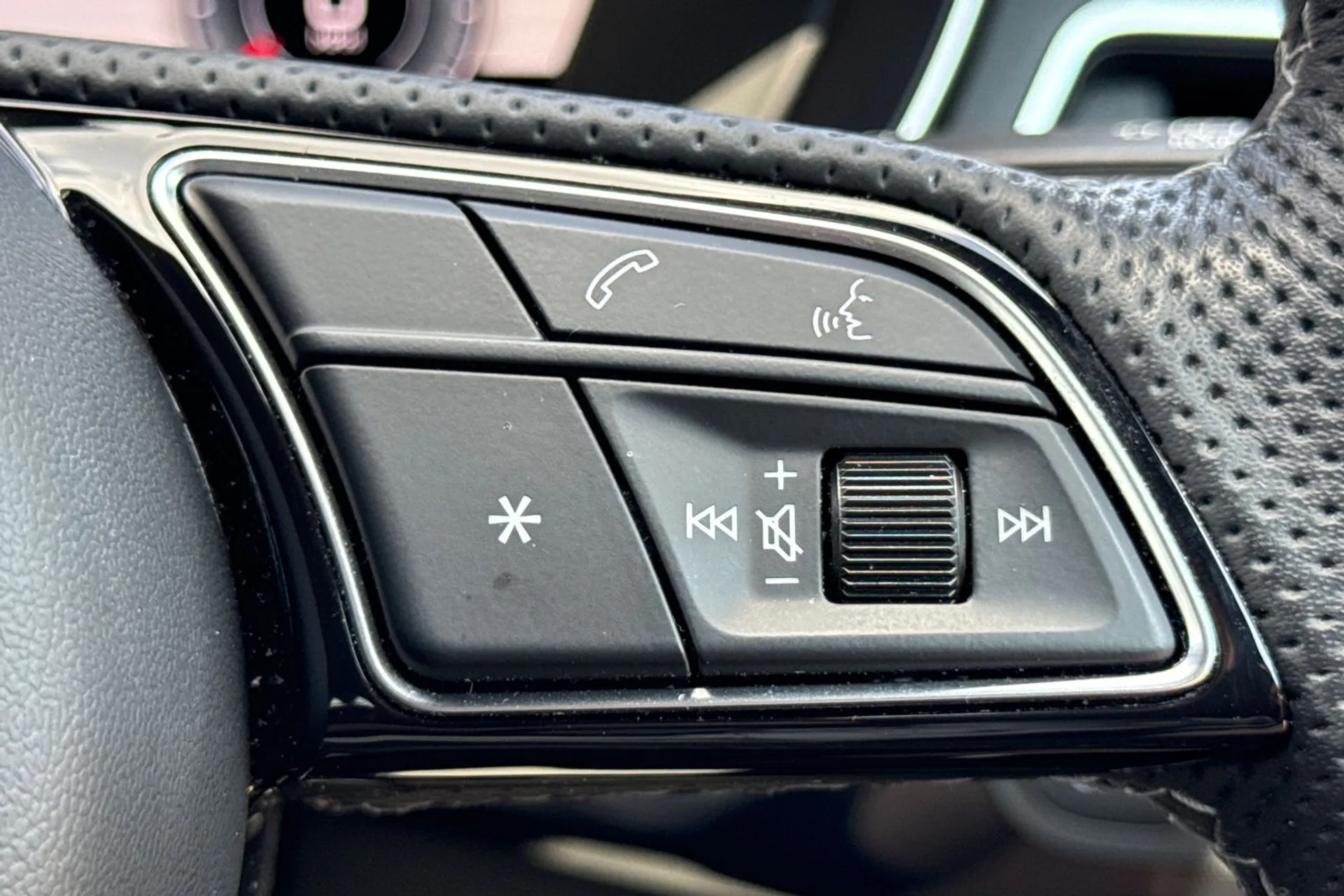 Audi A4 thumbnail image number 23
