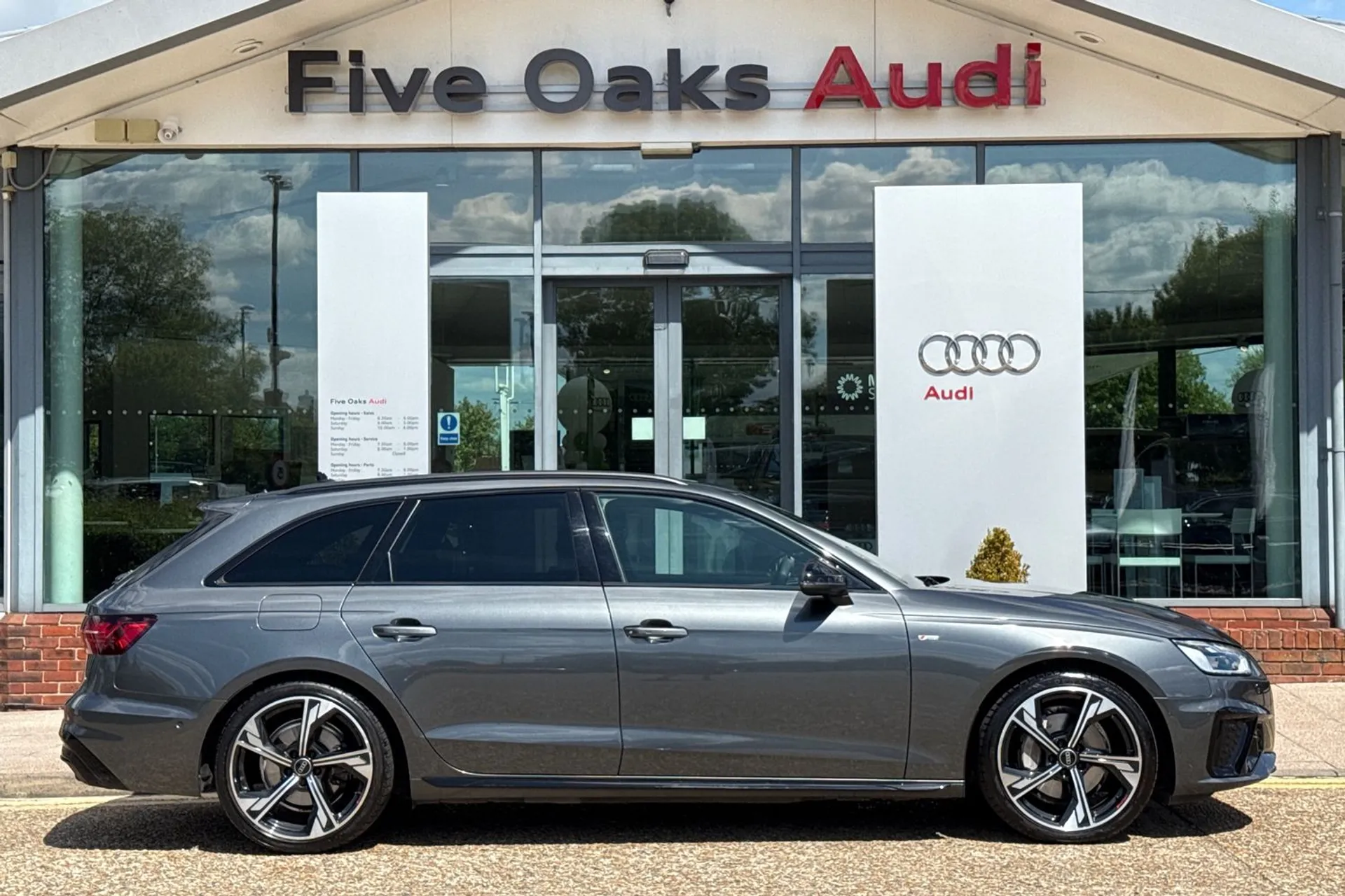 Audi A4 thumbnail image number 2