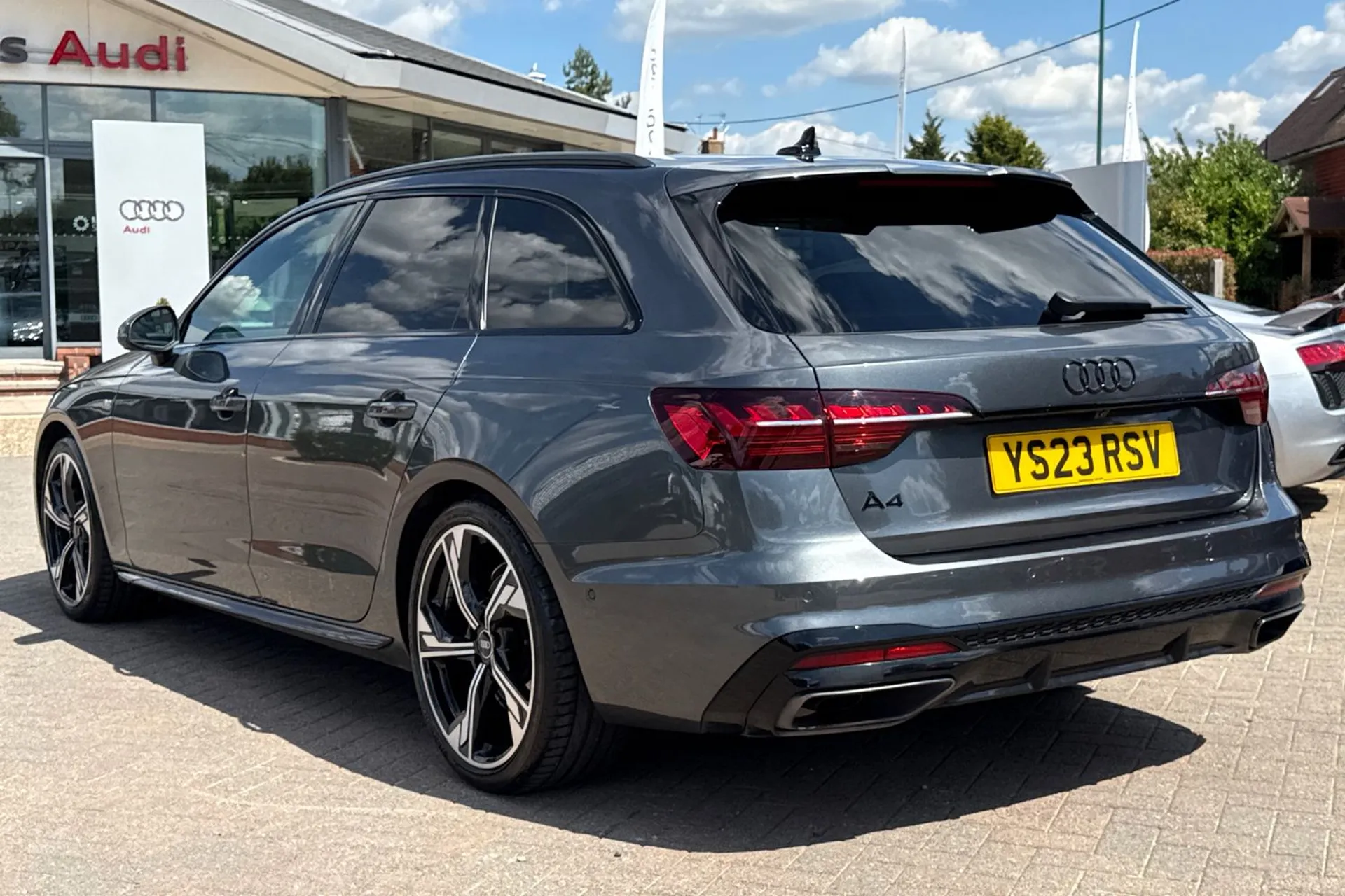 Audi A4 thumbnail image number 7