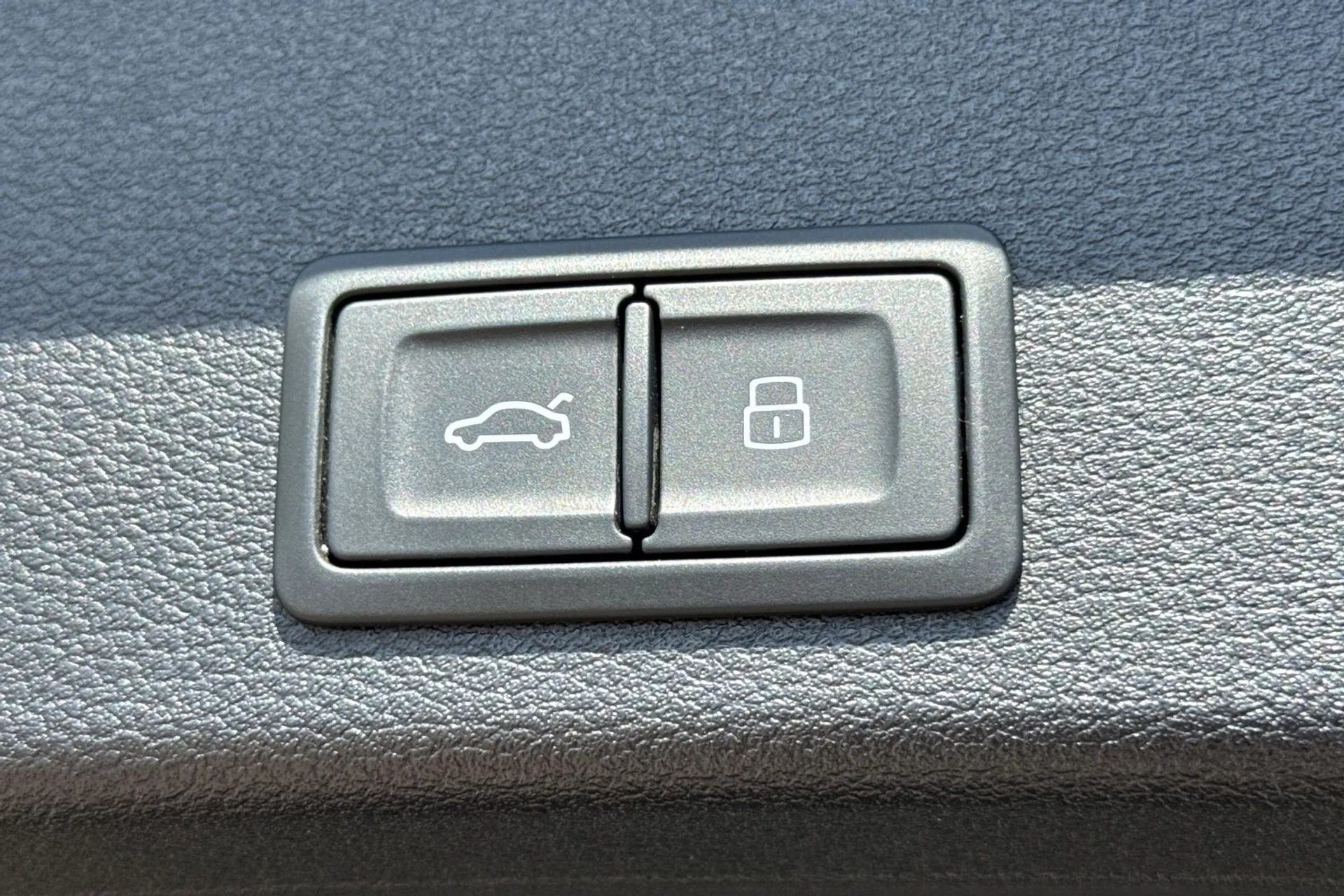 Audi A4 thumbnail image number 33