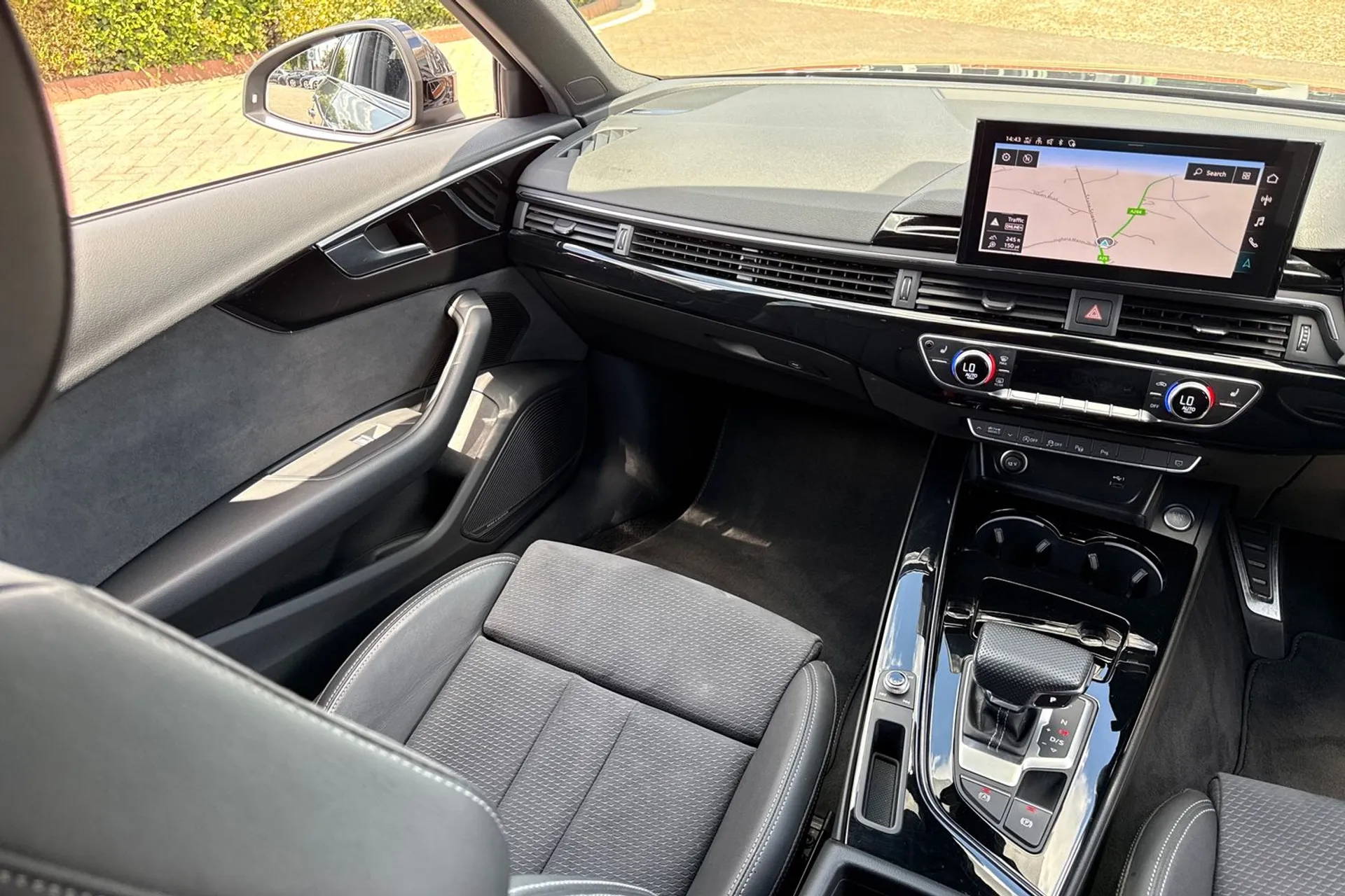Audi A4 thumbnail image number 34