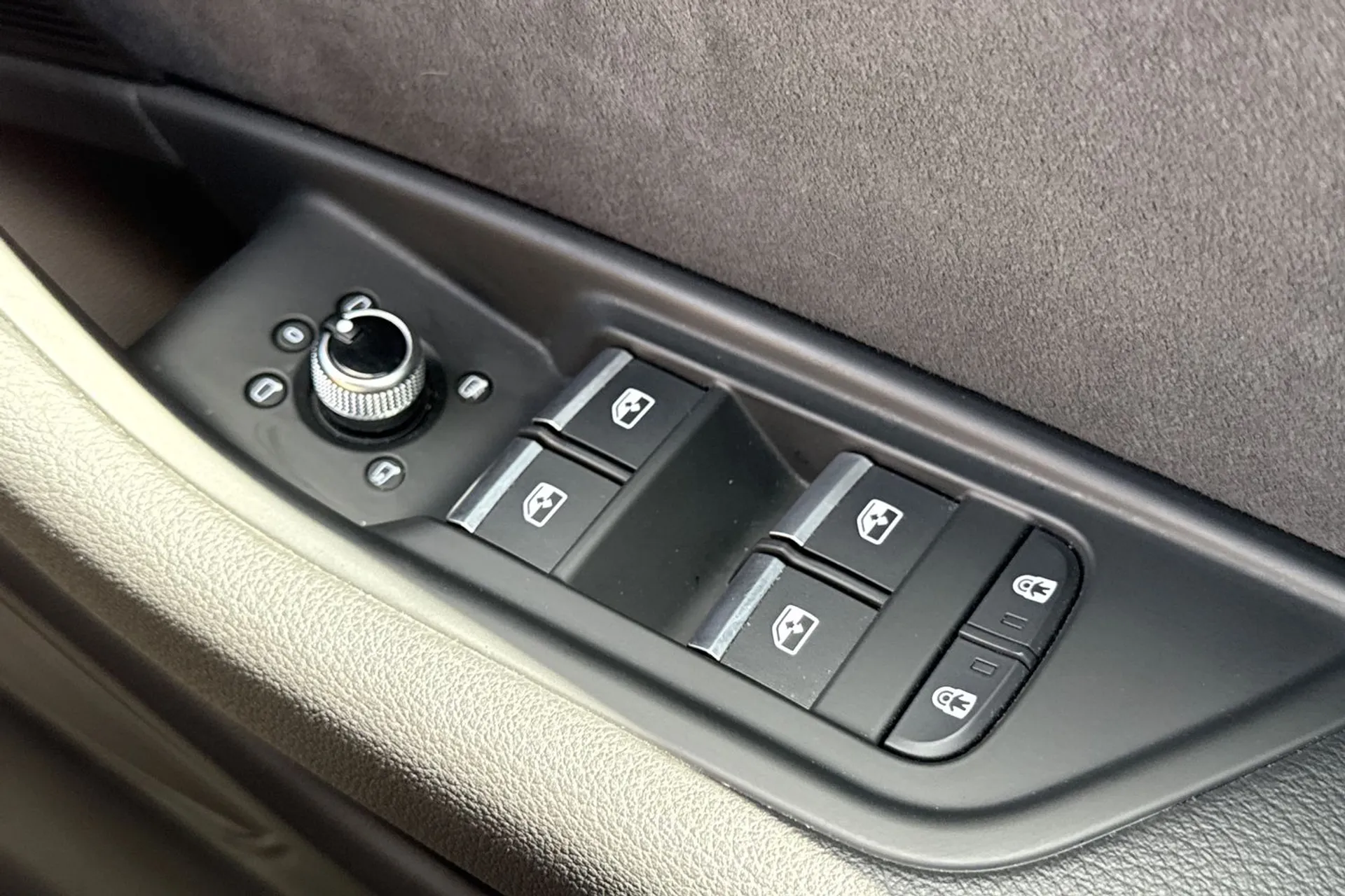 Audi A4 thumbnail image number 20