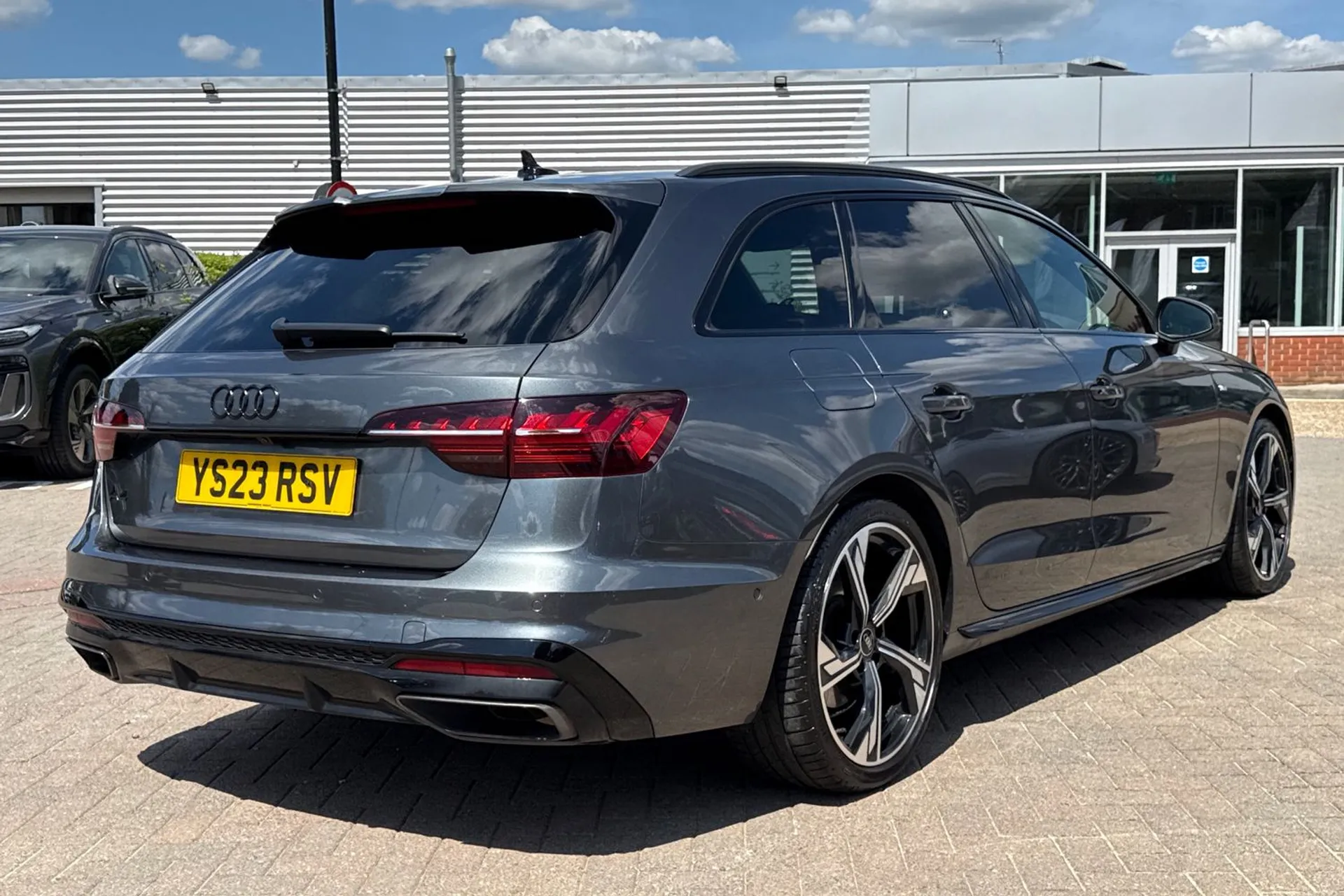 Audi A4 thumbnail image number 5
