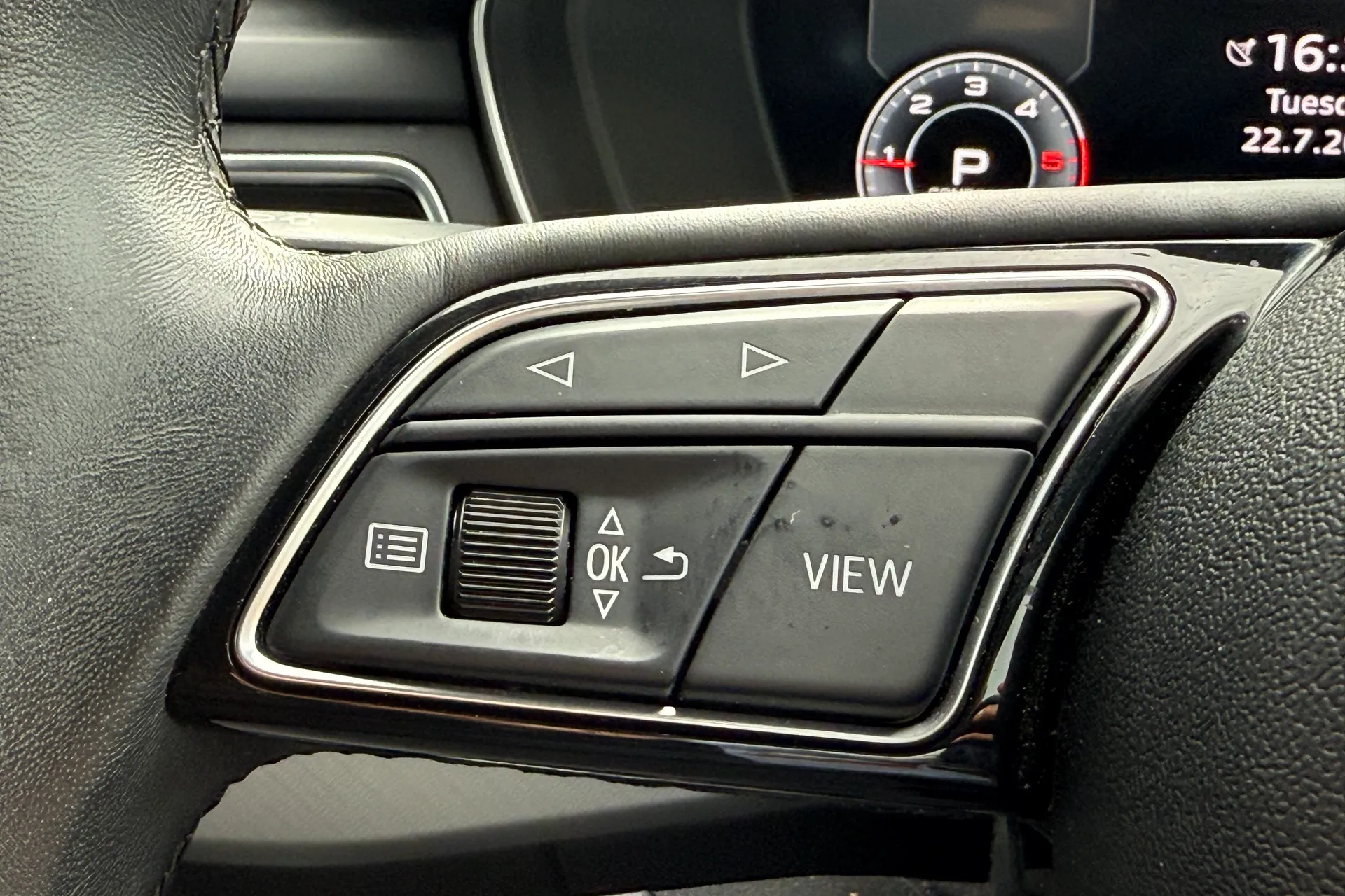 Audi A4 allroad thumbnail image number 15