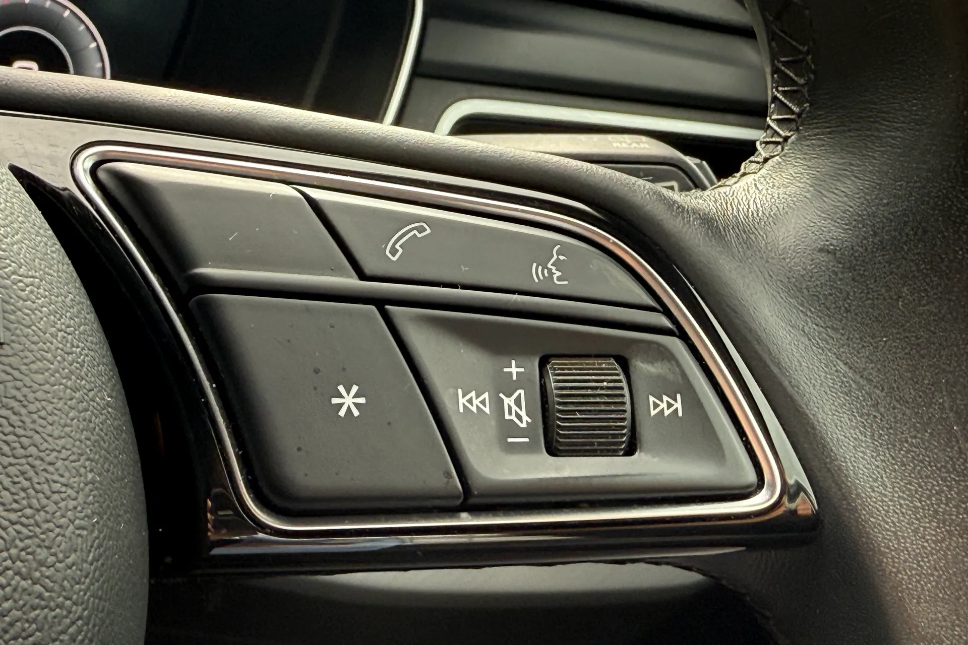 Audi A4 allroad thumbnail image number 14
