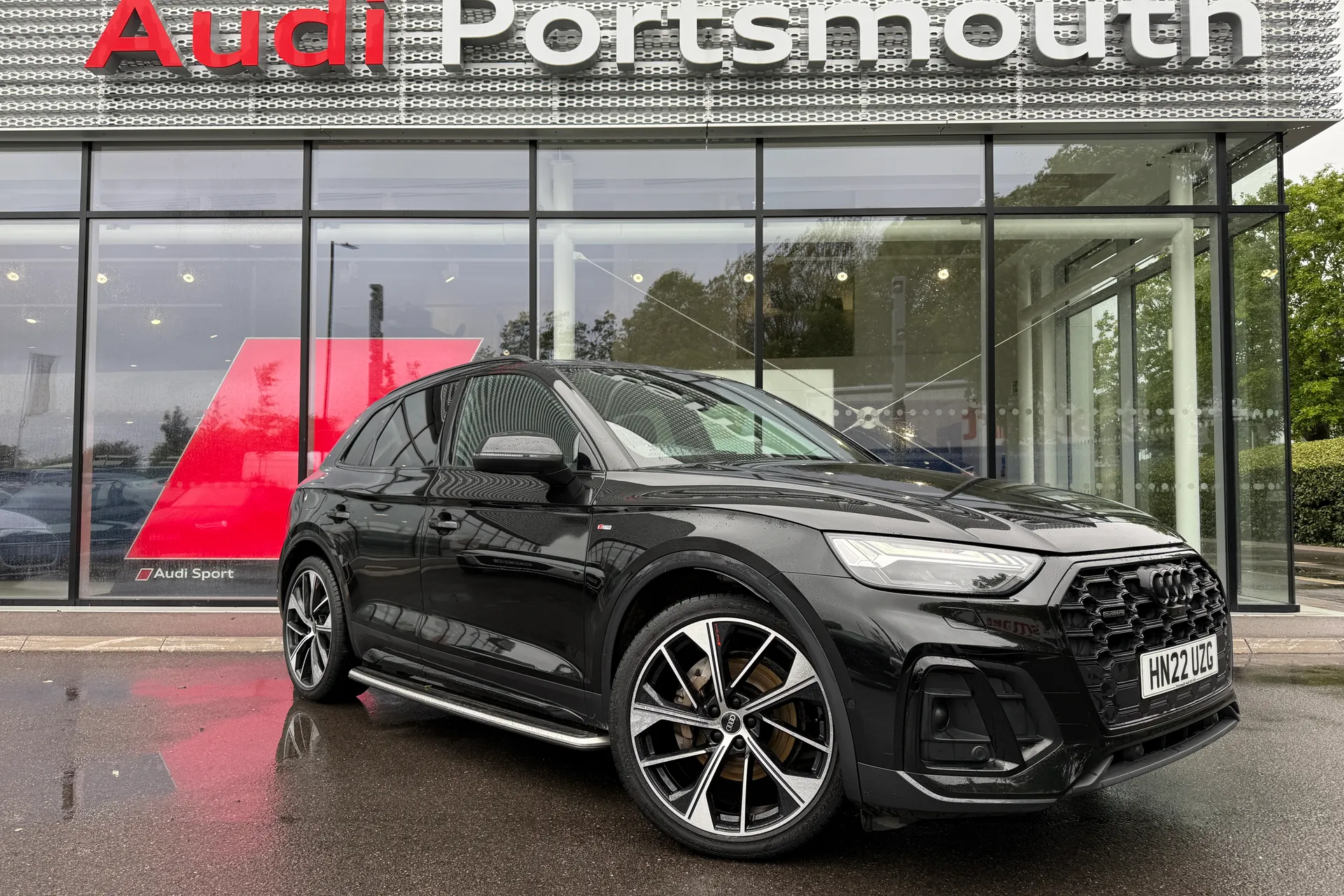 Audi Q5 focused image